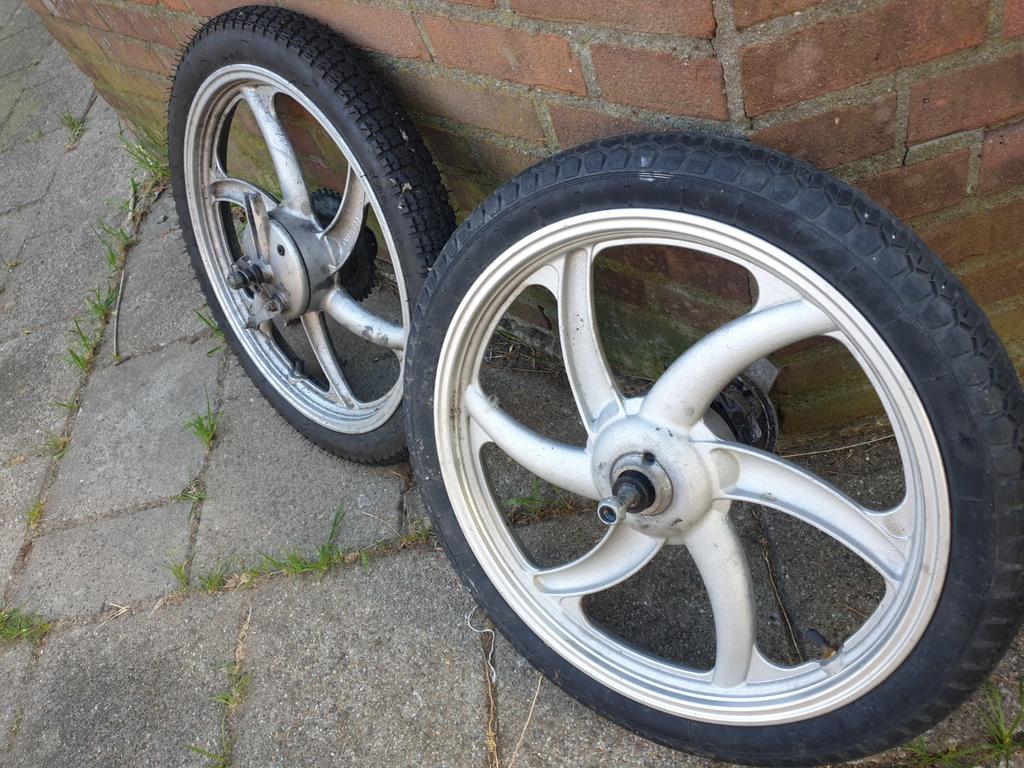 Tomos set ster wielen met banden, Ophalen of Verzenden, Gebruikt, Overige typen, Tomos