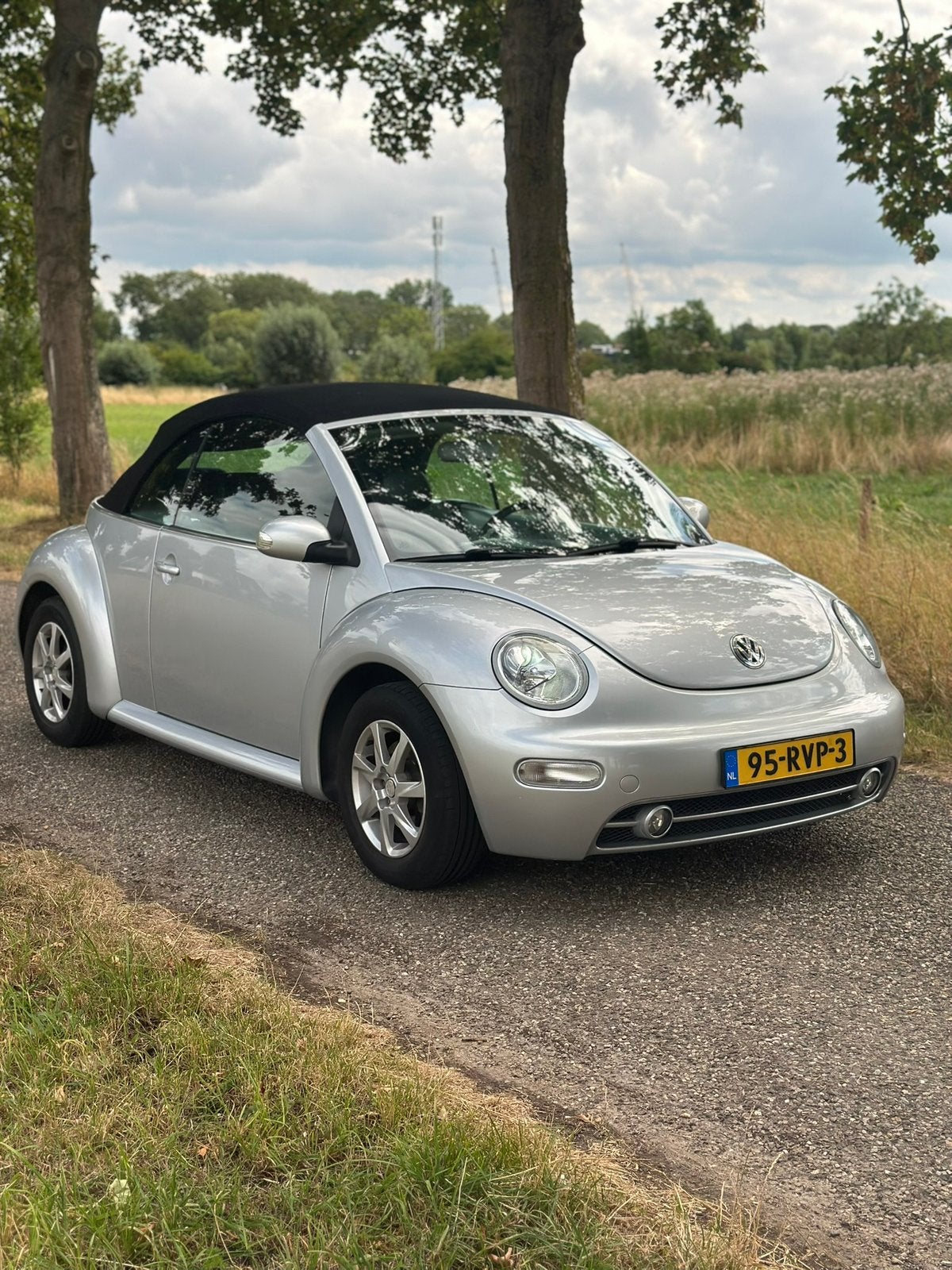 Volkswagen 2005 Grijs, Auto's, Voorwielaandrijving, 4 cilinders, 4 stoelen, 75 €/maand