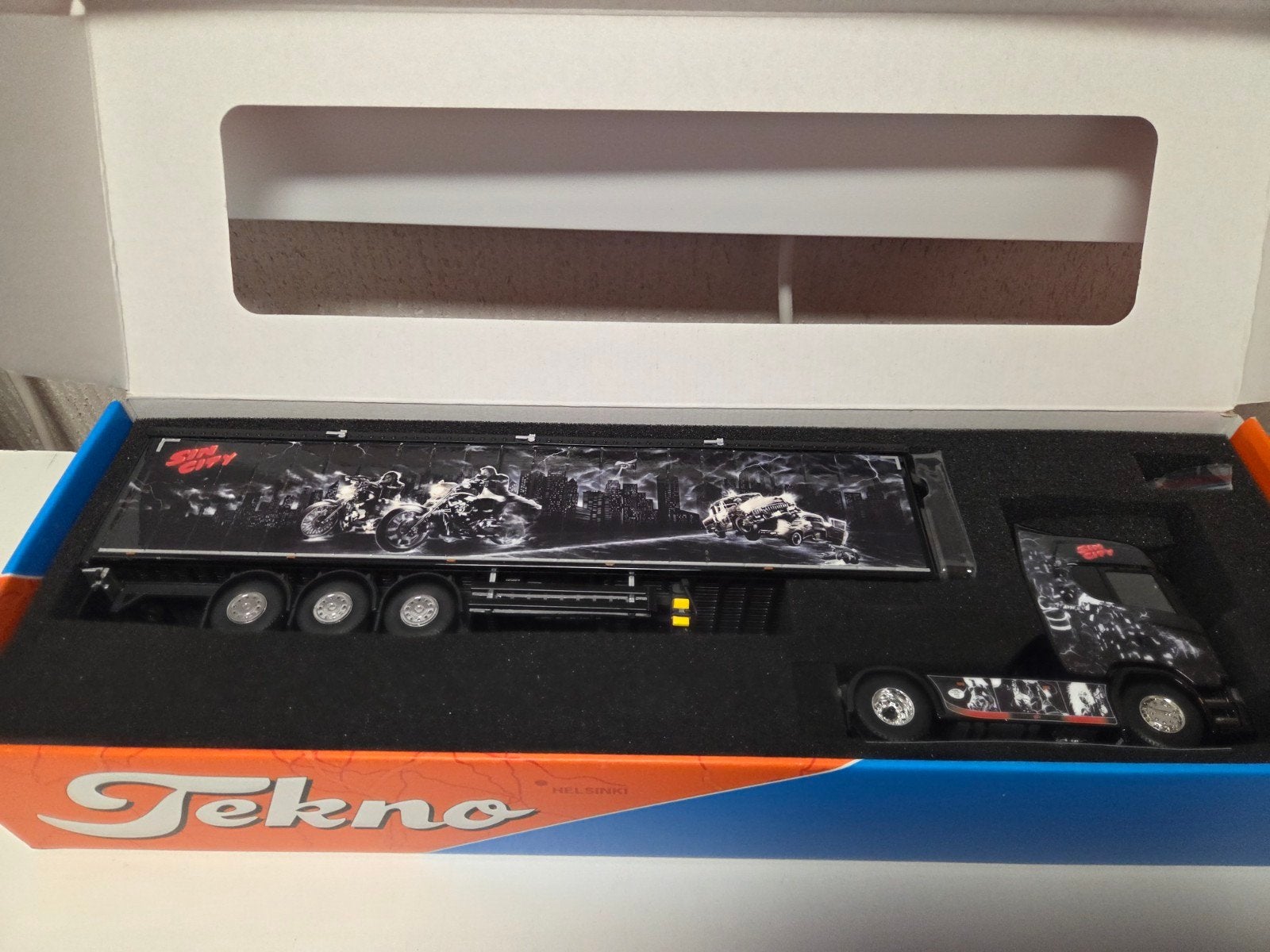 Tekno Scania S Cargo Floor Repinski "Sin City", Ophalen of Verzenden, Zo goed als nieuw, Bus of Vrachtwagen, Tekno