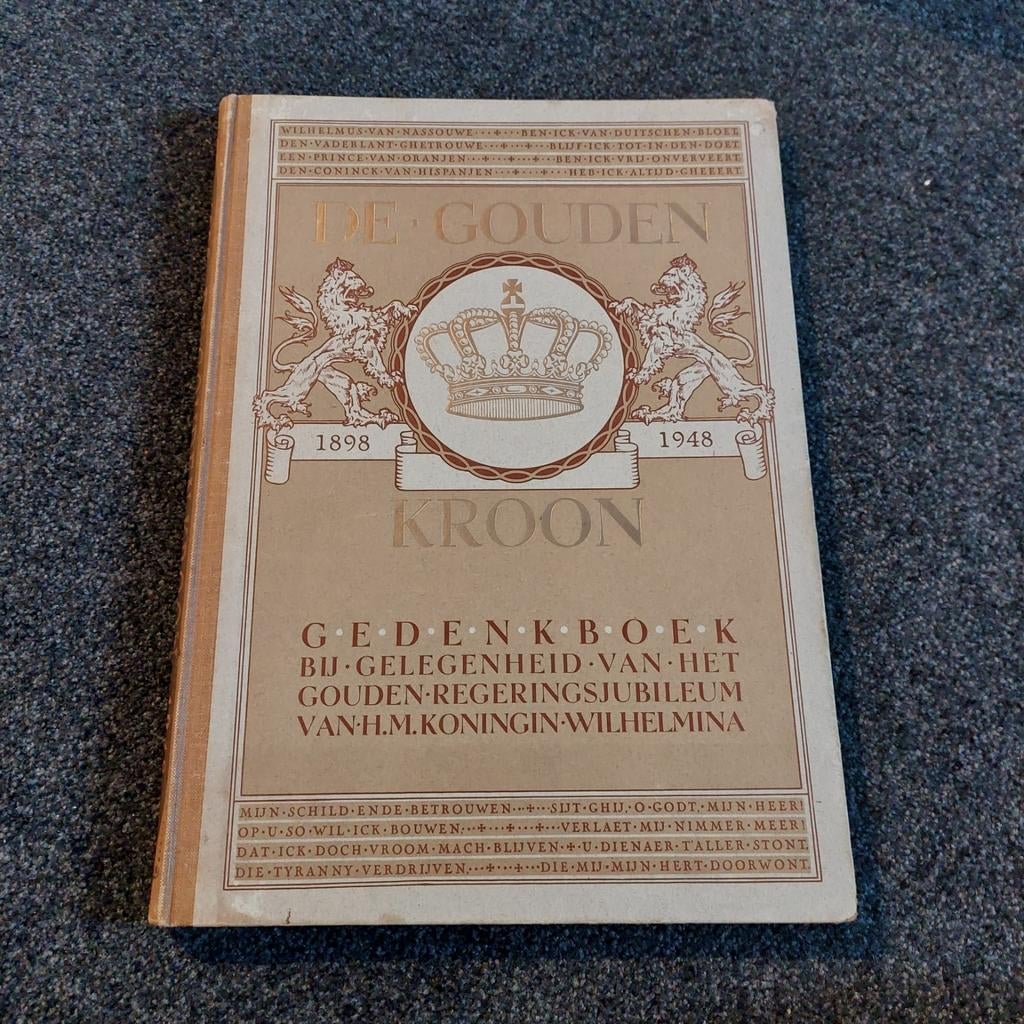 De Gouden Kroon - Gedenkboek Koningin Wilhelmina, Ophalen of Verzenden, Gelezen