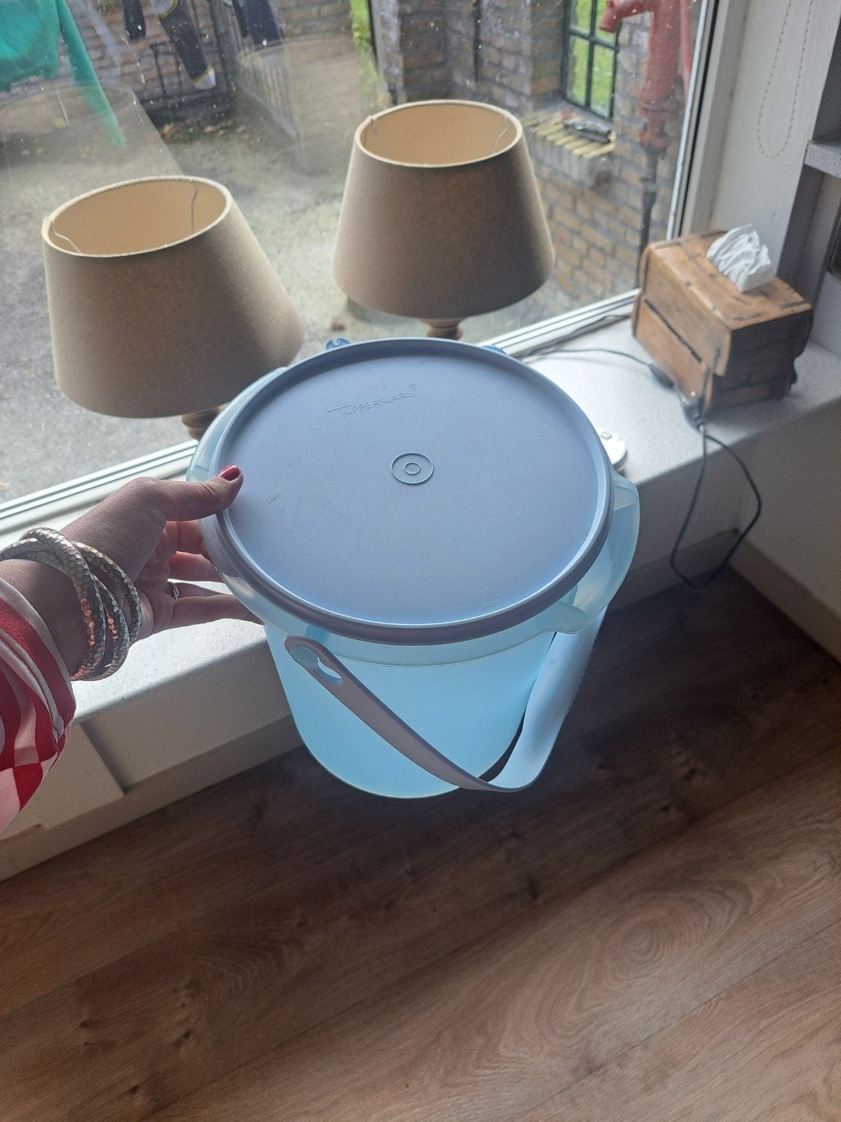 Tupperware Wasemmer - Lichtblauw met Deksel en Handvat, Huis en Inrichting, Gebruikt, Blauw, Ophalen of Verzenden, Emmer