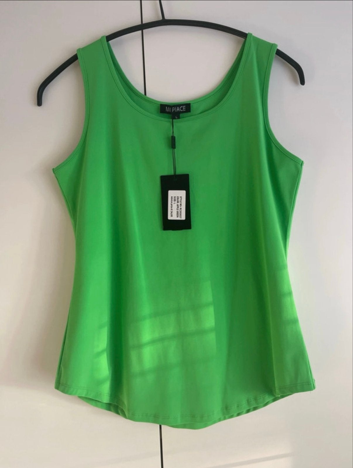 MIPiACE Appelgroene Top Maat L - Nieuw met kaartje, Kleding | Dames, Maat 42/44 (L), Nieuw, Ophalen of Verzenden, Zonder mouw