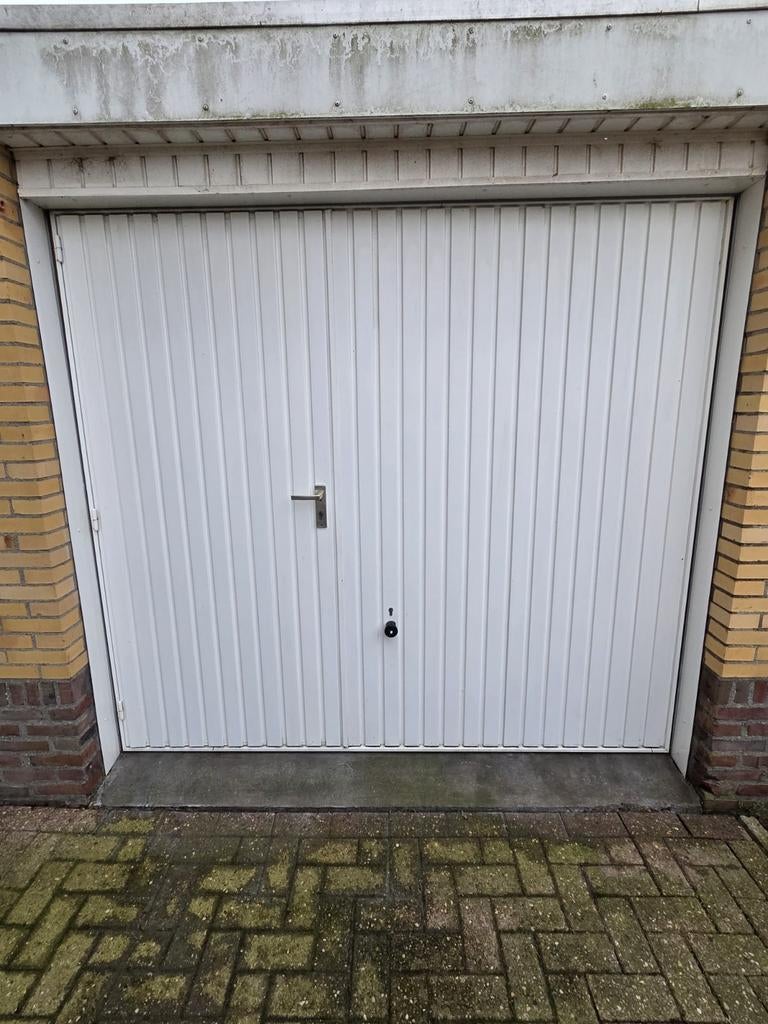 Witte garagepoort met rails, Doe-het-zelf en Verbouw, Deuren en Horren, Ophalen of Verzenden