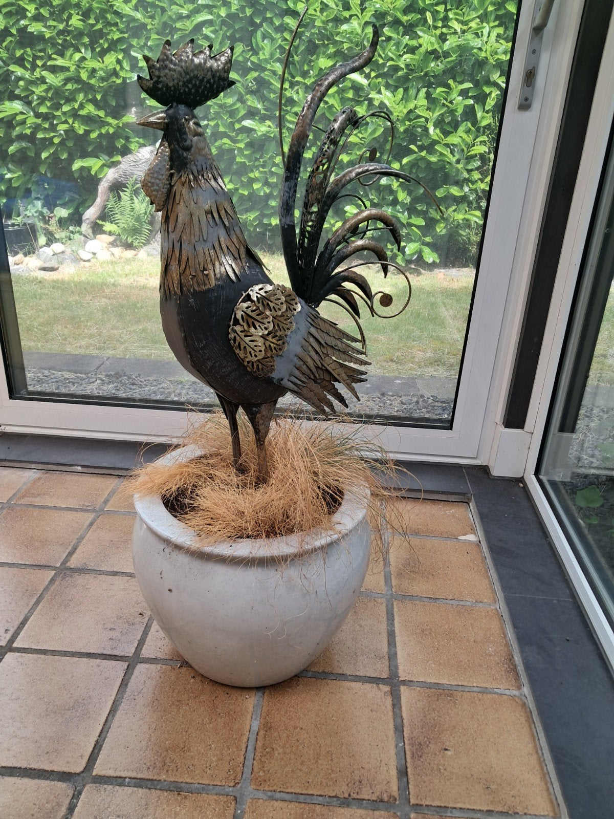 Decoratieve metalen haan in pot, Ophalen, Gebruikt, Meerkleurig, Landelijk