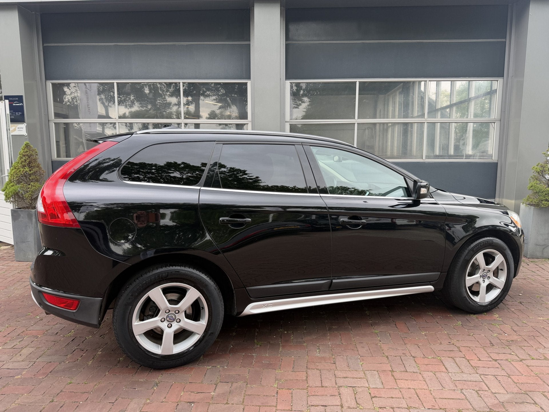 Volvo XC60 2.0 D3 Summum Bj 2010 164pk Automaat,18Inch,Trekh, Auto's, Euro 5, 15 km/l, Gebruikt, Zwart