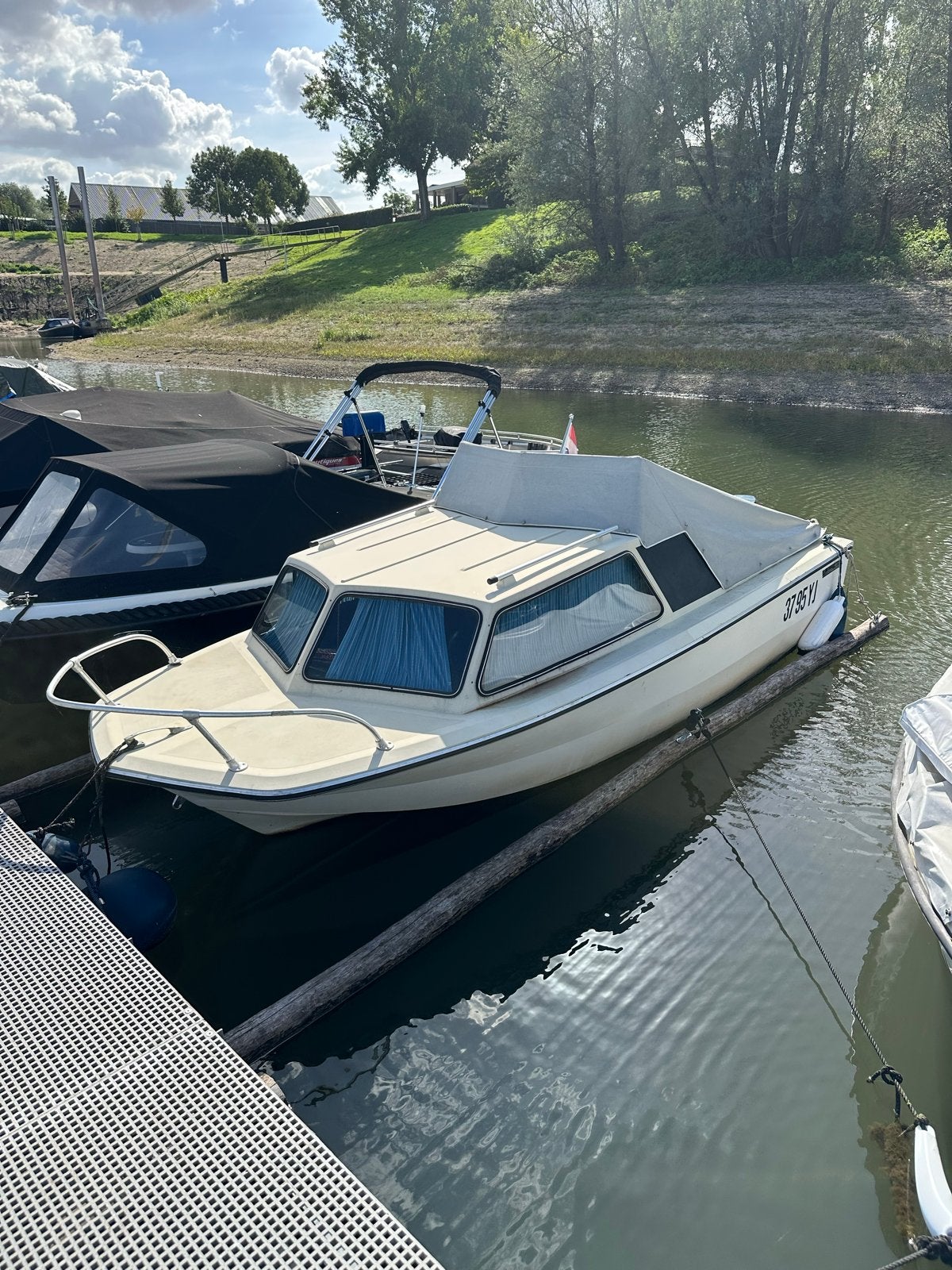 Beekman 485 kajuitboot met trailer en buitenboordmotor, Watersport en Boten, Gebruikt, Kajuitboot, Buitenboordmotor, Trailer