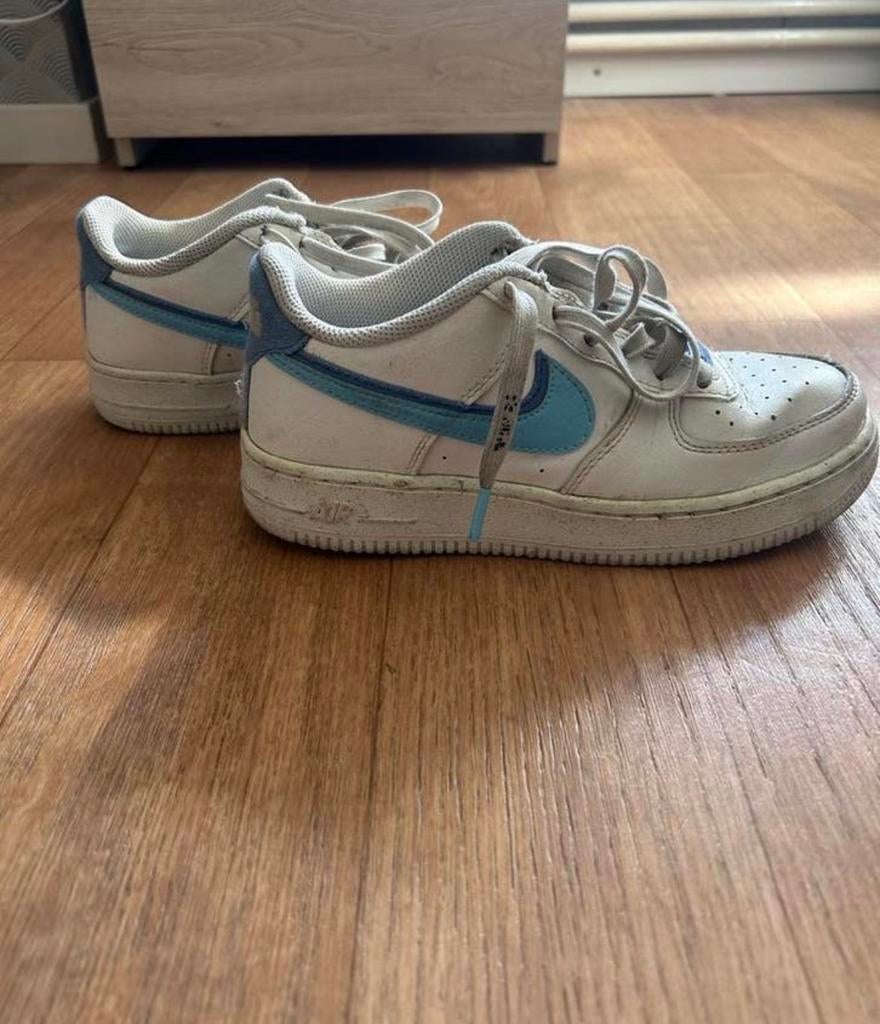 Nike Air Force 1 Low Wit/Blauw, Kleding | Dames, Schoenen, Wit, Ophalen of Verzenden, Sneakers of Gympen, Zo goed als nieuw