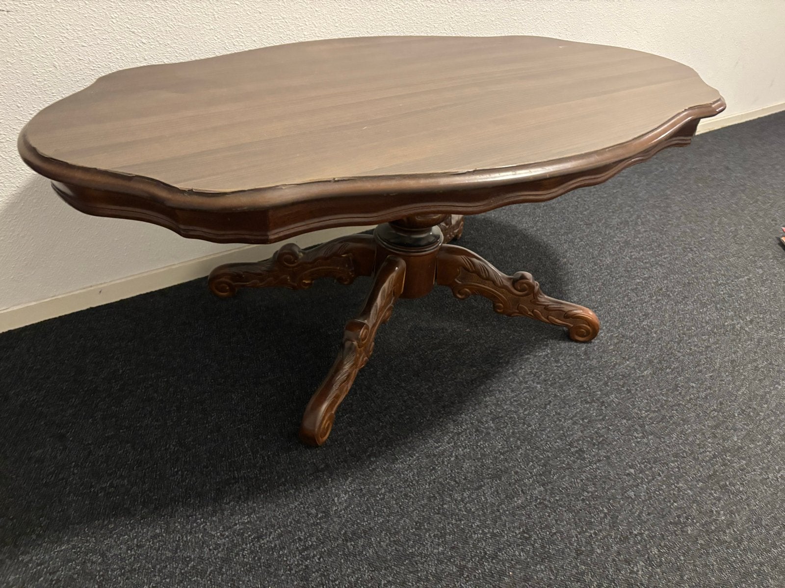 Antieke Salontafel met Sierlijke Poten, Ophalen