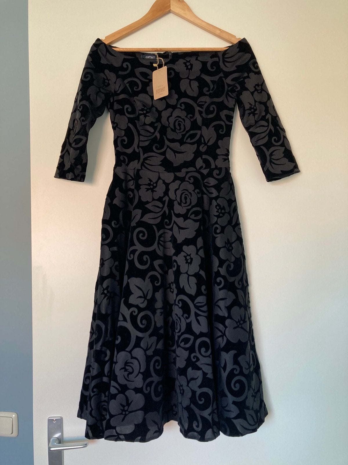 Fluwelen off shoulder jurk Femkit Berlin 36, Zwart, Nieuw, Maat 36 (S), Femkit Berlin