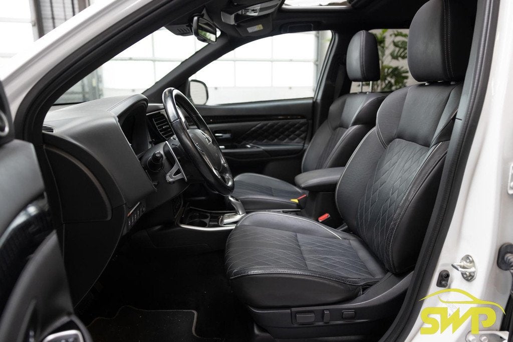Mitsubishi Outlander 2.4 PHEV Intense+ | Sunroof | Leder/Alc, Auto's, Mitsubishi, Automaat, Euro 6, 4 cilinders, 1865 kg