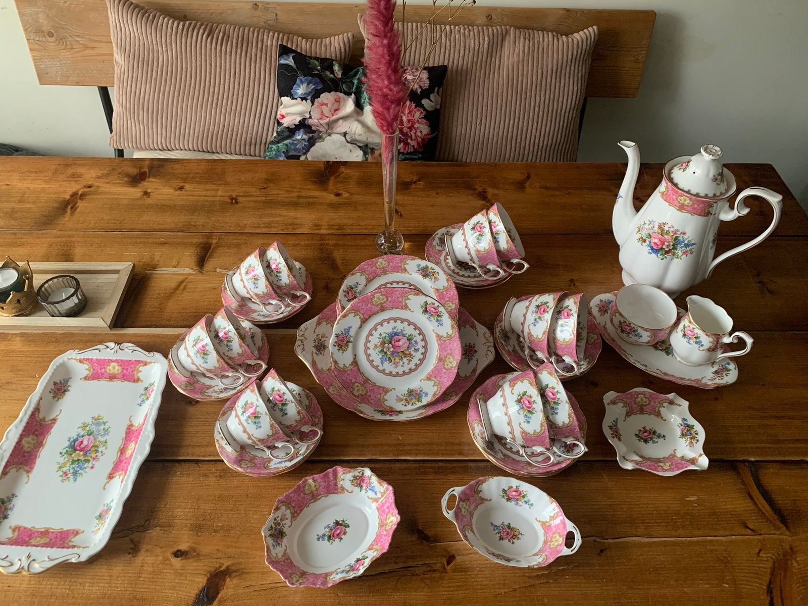 Royal Albert servies, Ophalen