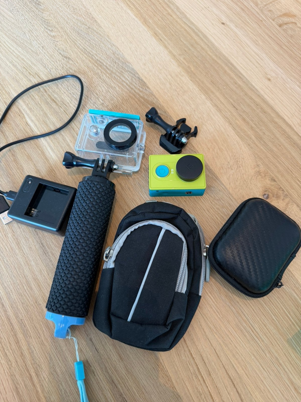 Foto 2 van Yi Action Camera / GoPro met accessoires