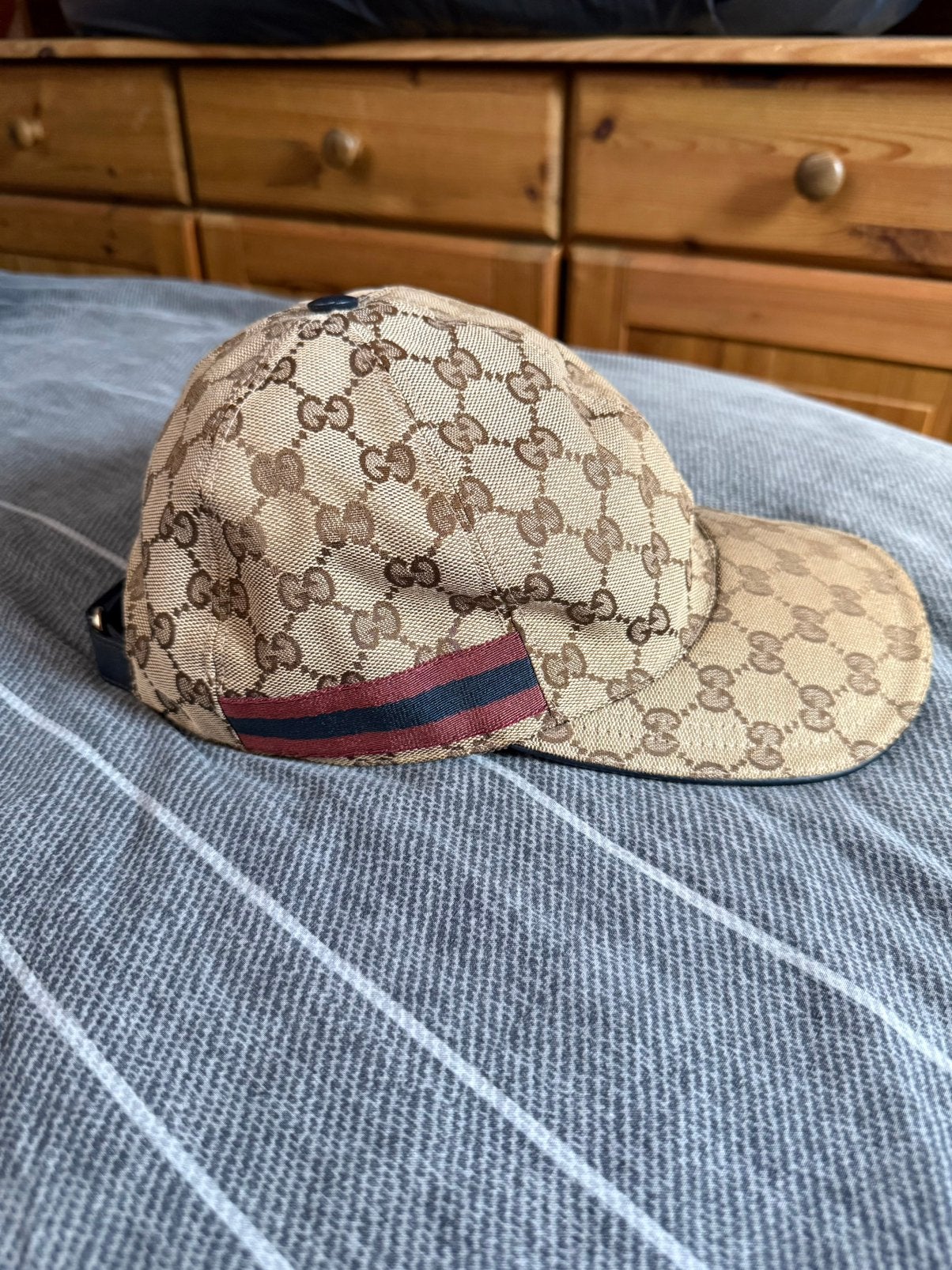 Originele Limited edition Gucci Pet, Ophalen of Verzenden, Zo goed als nieuw, 57 cm (M, 7⅛ inch) of minder, Pet