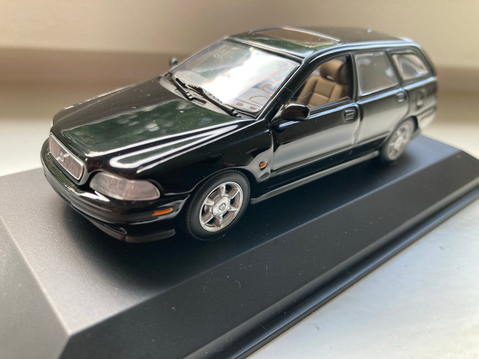 Minichamps Volvo V40 1/43 - Prachtig Gedetailleerd, Ophalen of Verzenden, Nieuw, Auto, MiniChamps