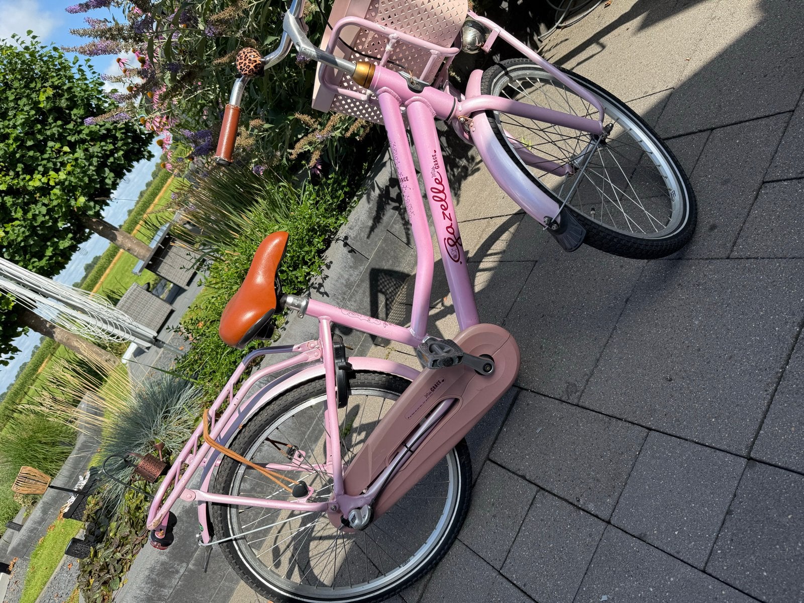 Gazelle meisjesfiets roze met mandje, Fietsen en Brommers, Fietsen | Meisjes, Ophalen, Velgrem, Handrem, Gebruikt