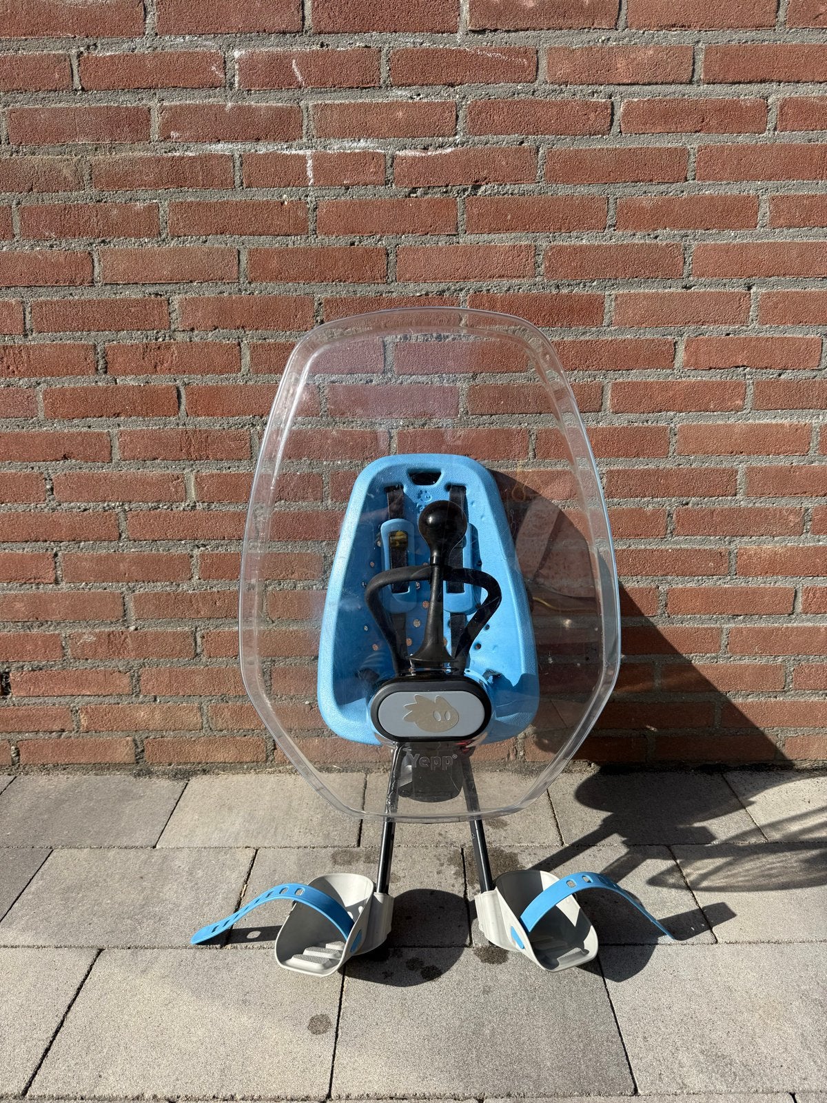 Yepp Mini fietsstoeltje met windscherm en slaaprol, Ophalen, Voetsteuntjes, Voorzitje, Zo goed als nieuw