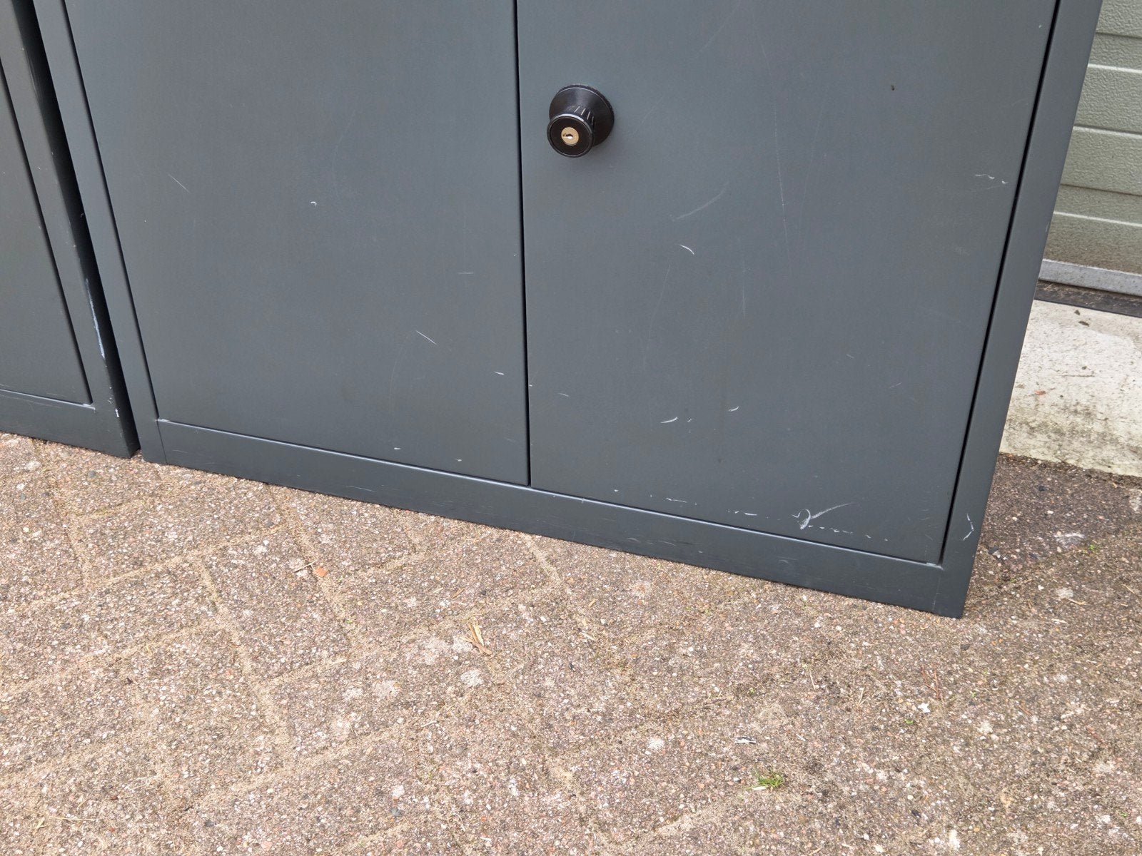 Draaideurkast met sleutel en legbord, Ophalen, Gebruikt, 50 tot 100 cm, Vst