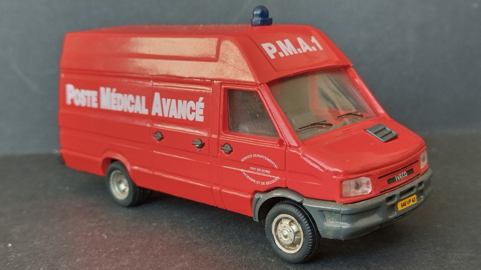 Iveco Daily facelift Poste Medical Avance 1:43 Old Cars Pol, Overige merken, Auto, Verzenden, .
