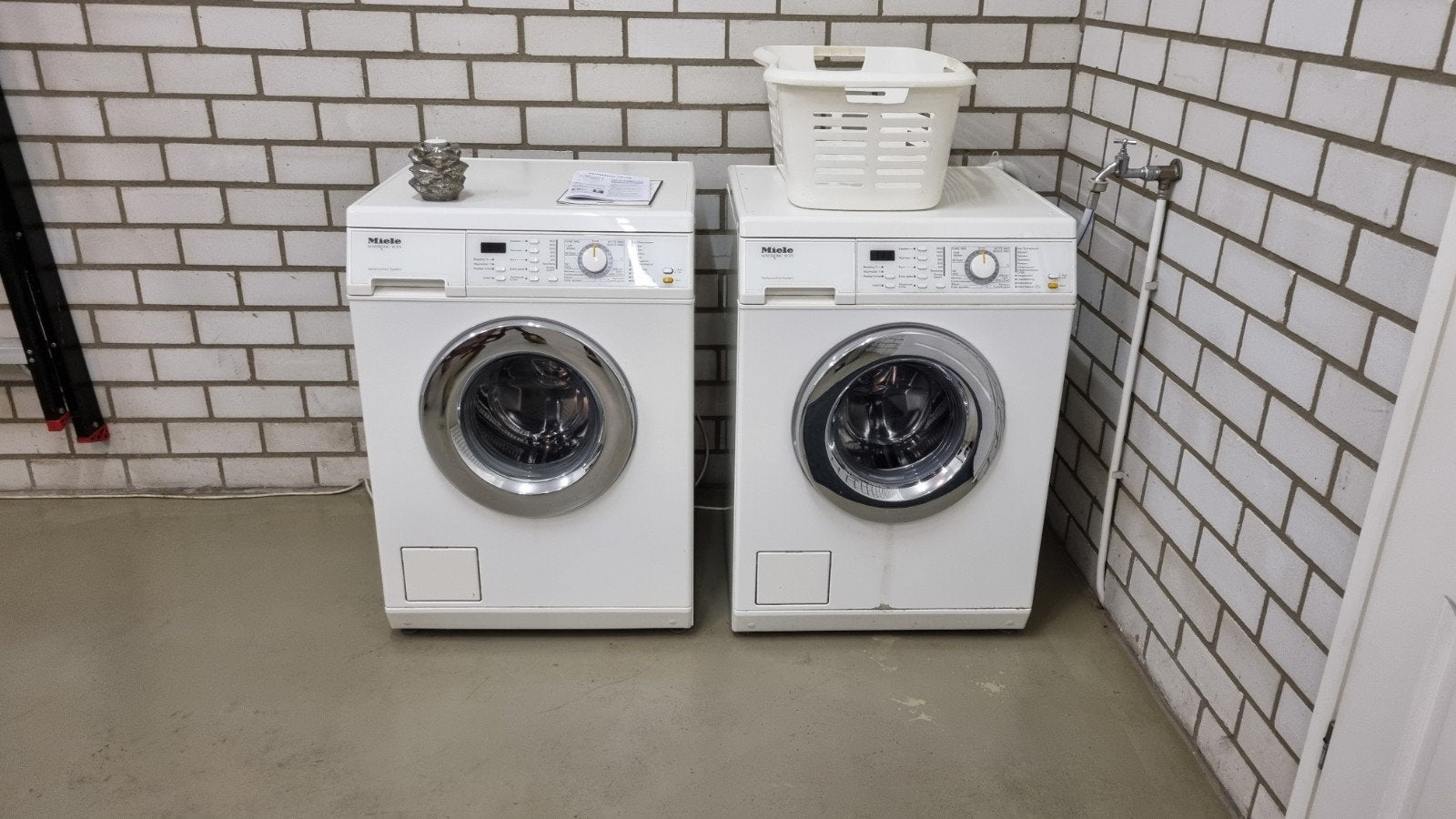 Miele Wasmachine Novotronic W373, Witgoed en Apparatuur, Wasmachines, Ophalen, 1200 tot 1600 toeren, Gebruikt, 4 tot 6 kg
