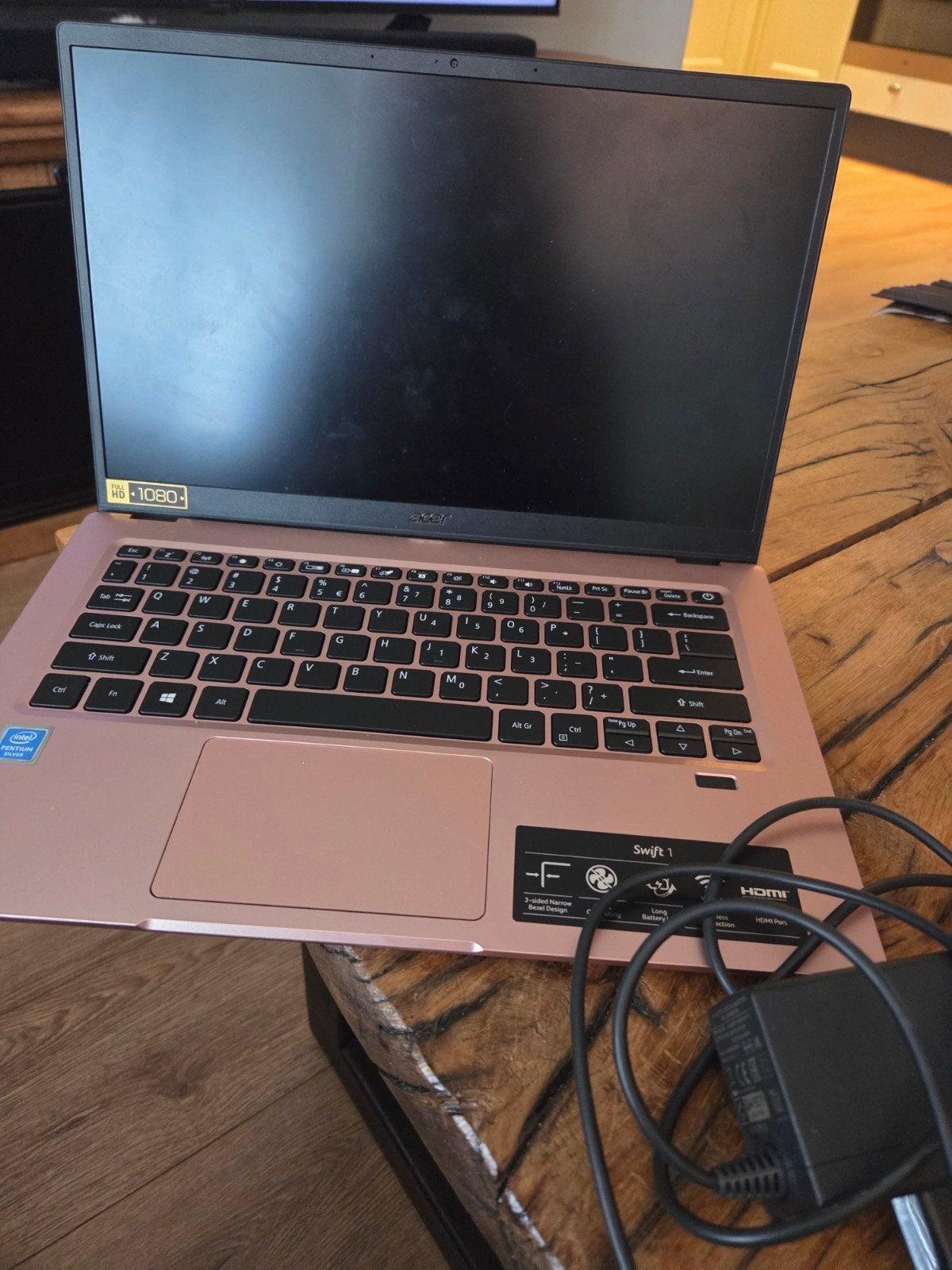 Acer Swift 1 laptop in nieuwstaat - Rose Goud, Qwerty, Minder dan 2 Ghz, 14 inch, Ophalen of Verzenden