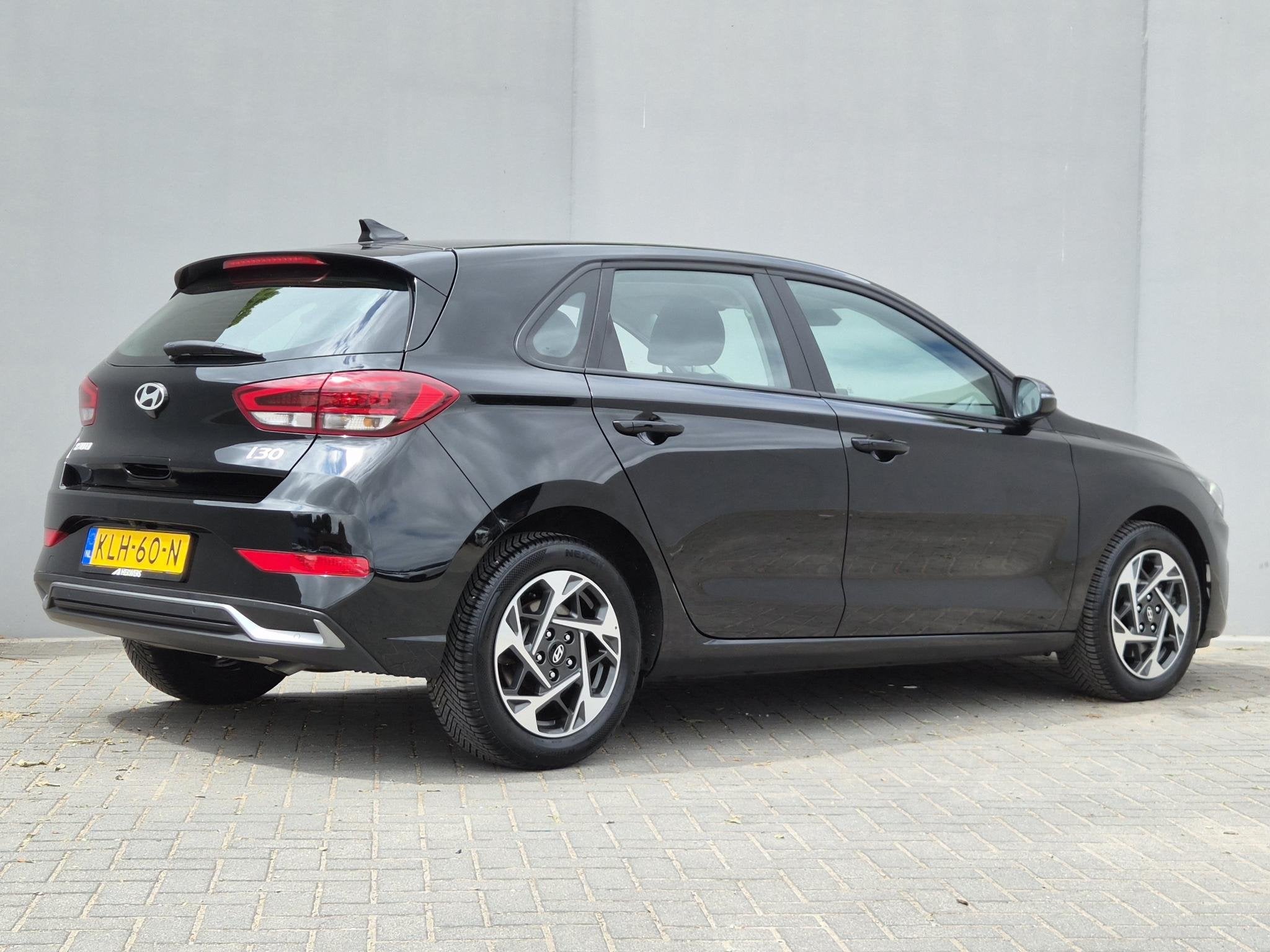 Hyundai i30 1.0 T-GDi MHEV Comfort Smart / Fabrieksgarantie, Euro 6, Zwart, 1221 kg, I30
