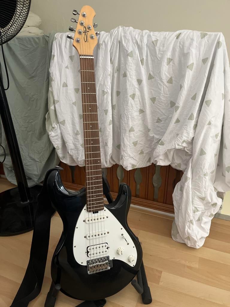 Sterling by Music Man SUB Series StingRay gitaar, Met versterker, Zo goed als nieuw, Solid body, Ophalen