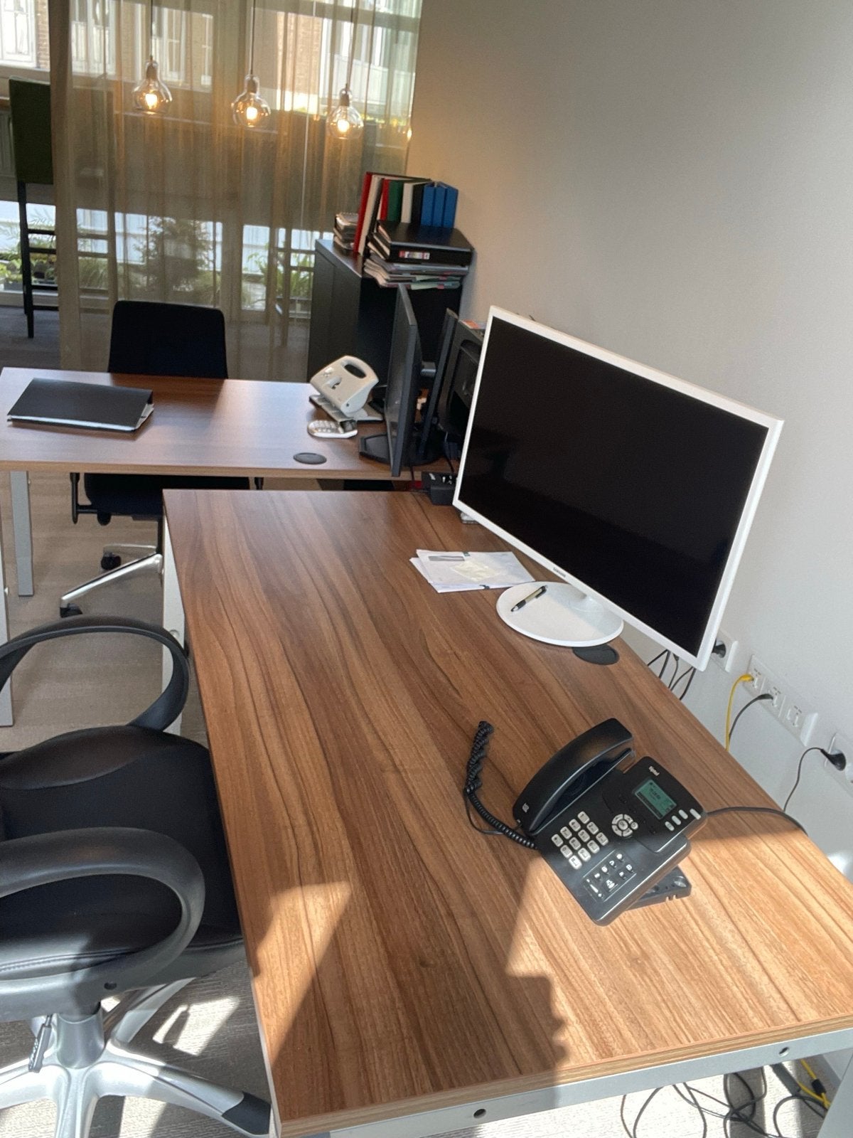 In hoogte verstelbaar 2 bureau, 160x80cm, houtfineer, metaal, Ophalen, Zit-sta bureau, Gebruikt, Hout