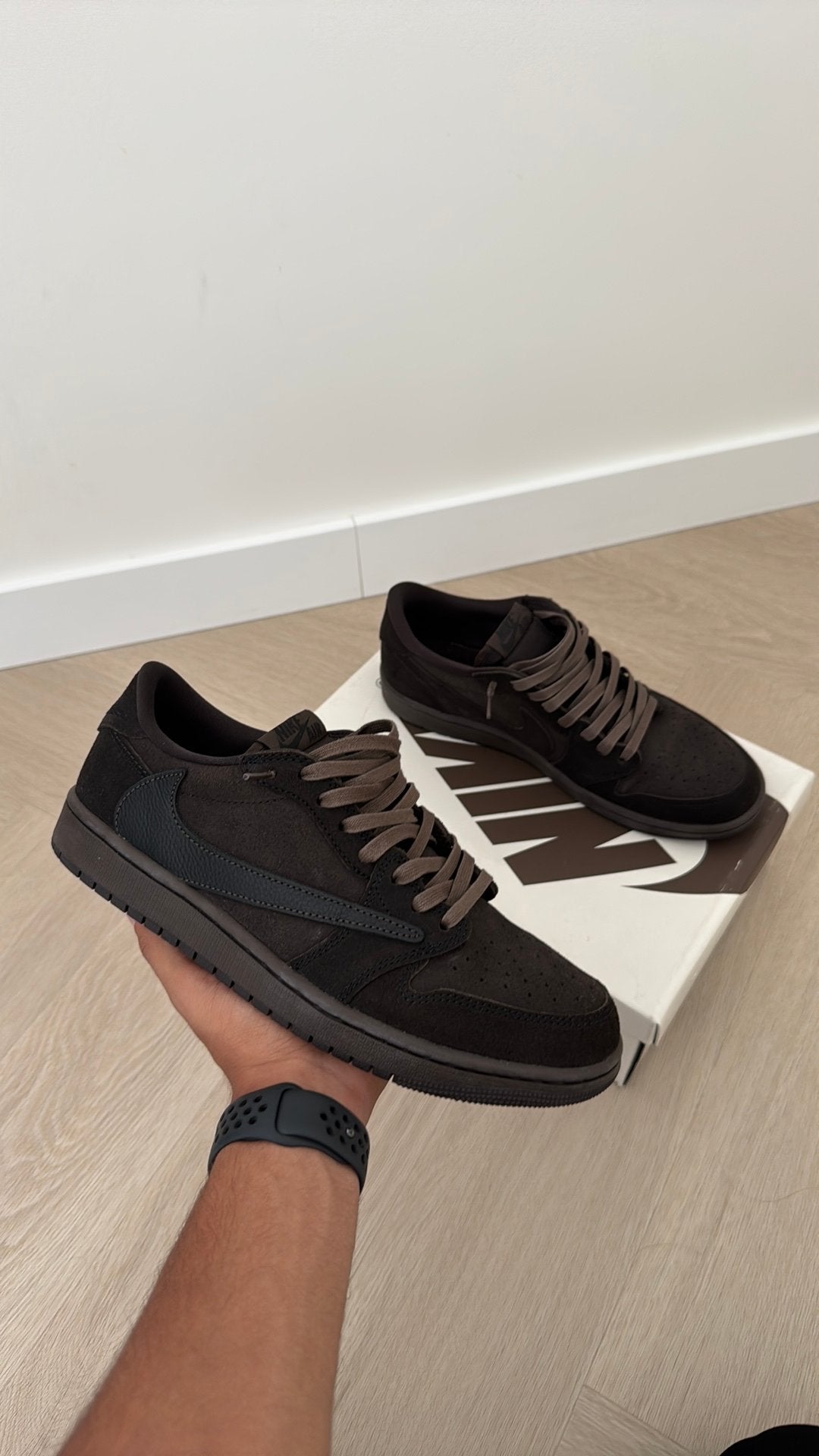 Nike Travis Scott Low Mocca, Ophalen of Verzenden, Nieuw, Bruin, Sneakers of Gympen