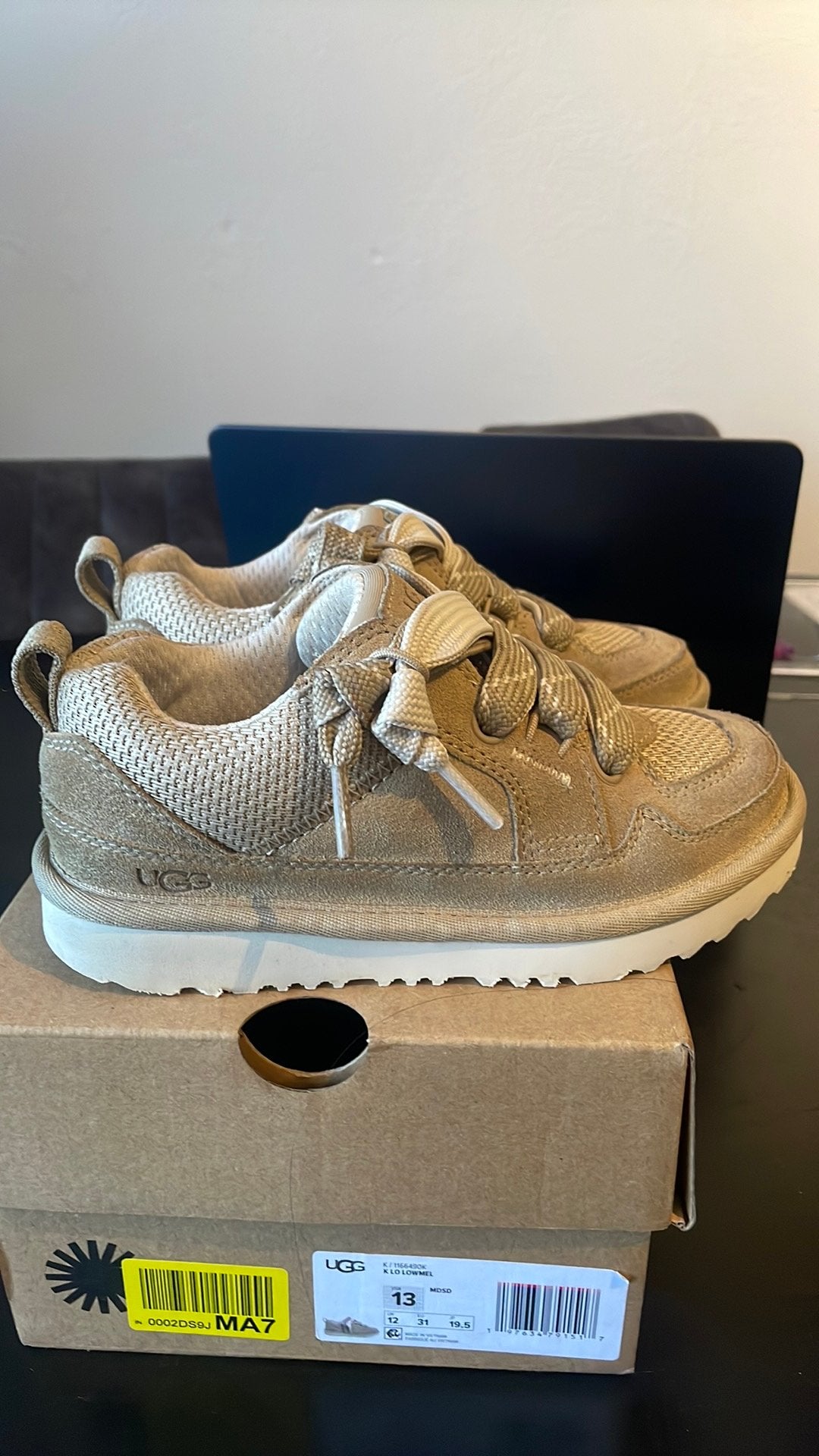 Ugg Lo Lowel sneakers zandkleurig maat 31, Ophalen, Gebruikt, Jongen of Meisje, Schoenen