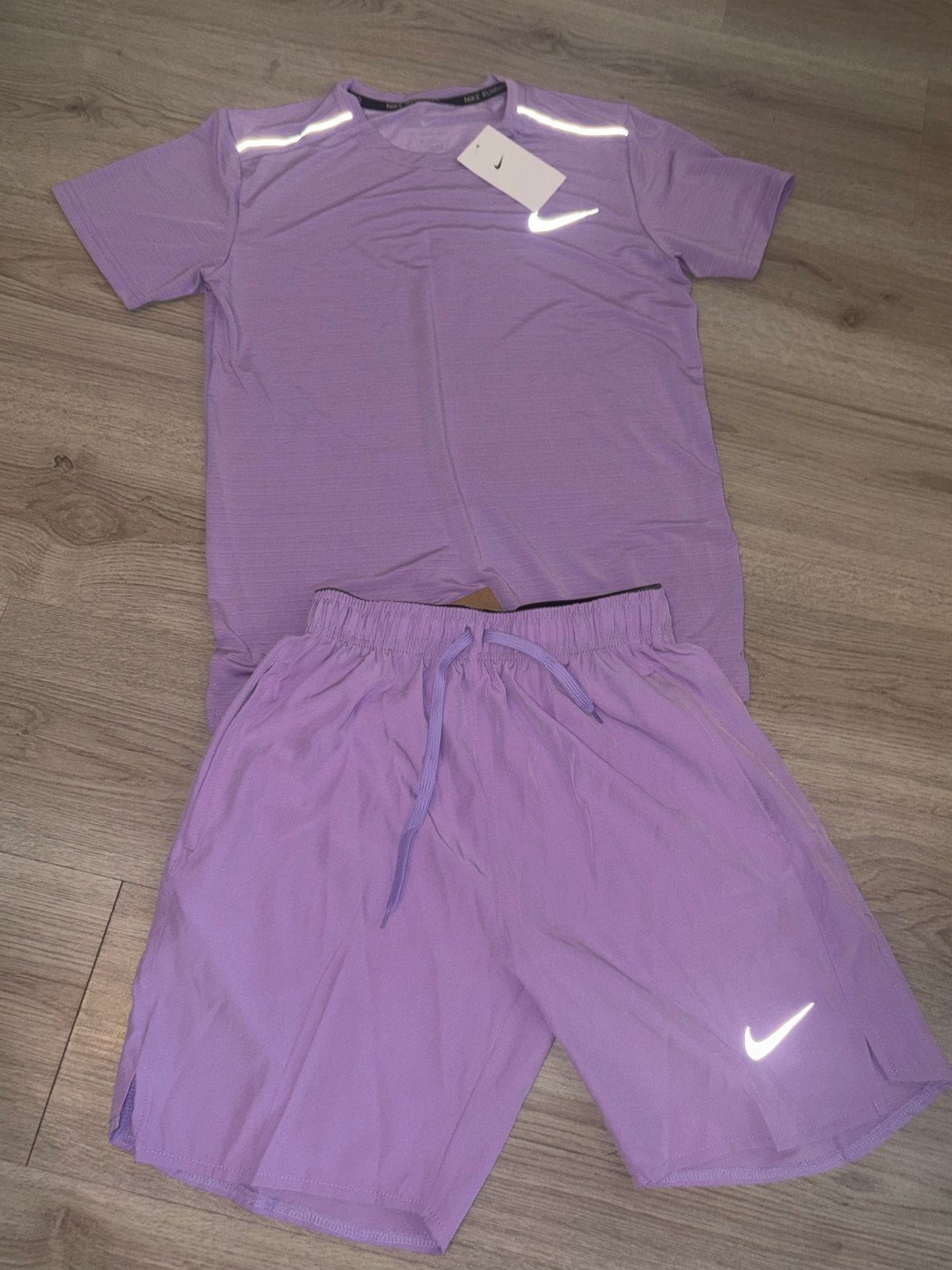 Nike Miler hardloopset - shirt en korte broek Maat M, Sport en Fitness, Loopsport en Atletiek, Nike, Nieuw, Ophalen of Verzenden