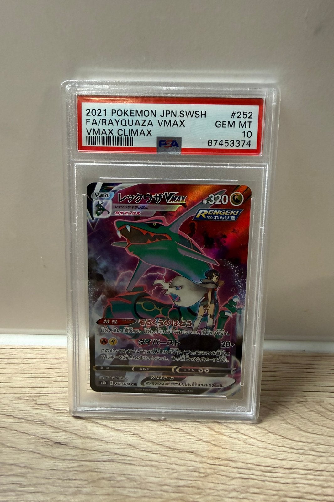Rayquaza VMAX - PSA 10, Ophalen of Verzenden, Zo goed als nieuw, Losse kaart