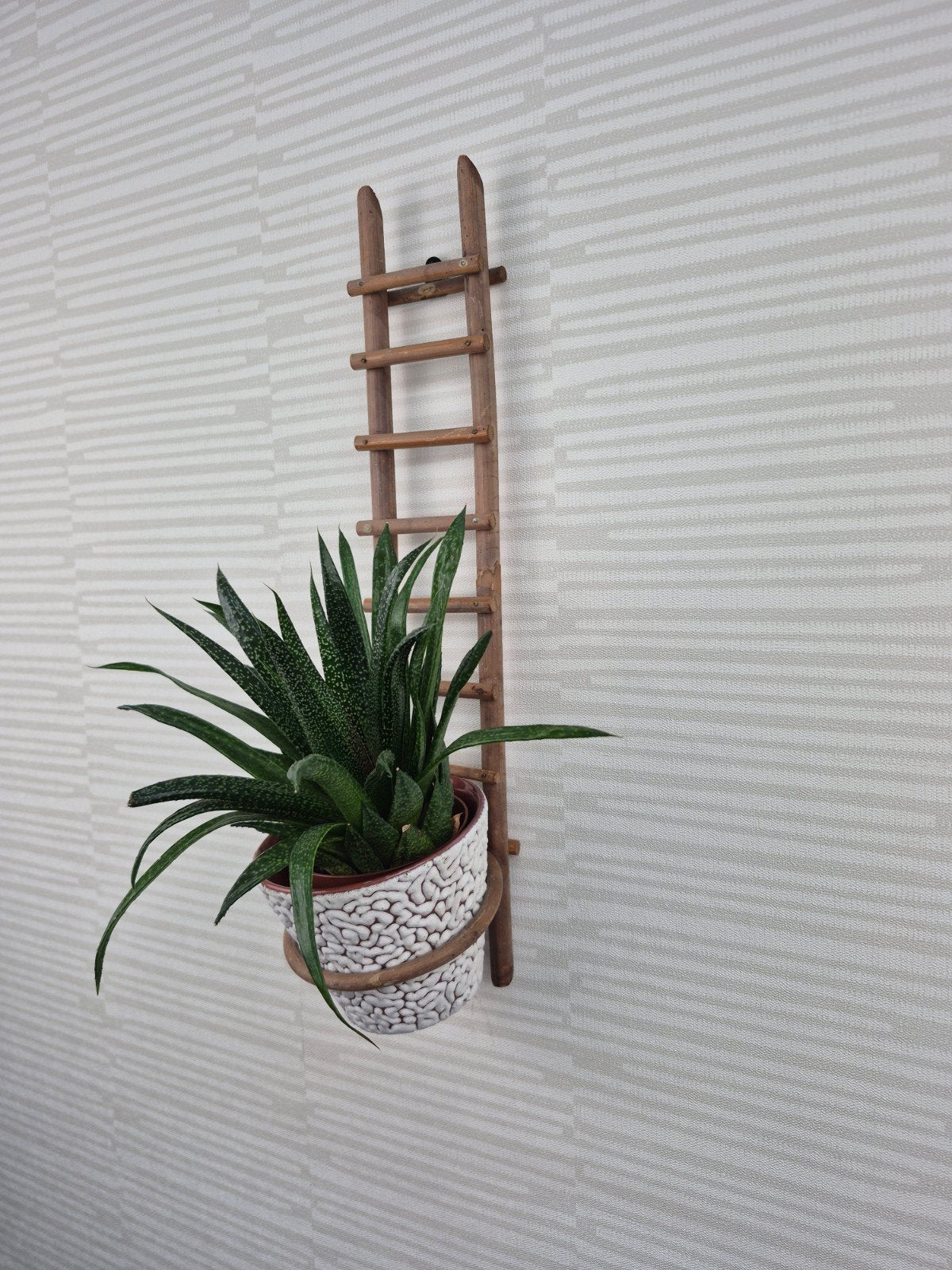 Vintage bloempot Adco met rotan bloempothouder., Ophalen of Verzenden, ., ., .