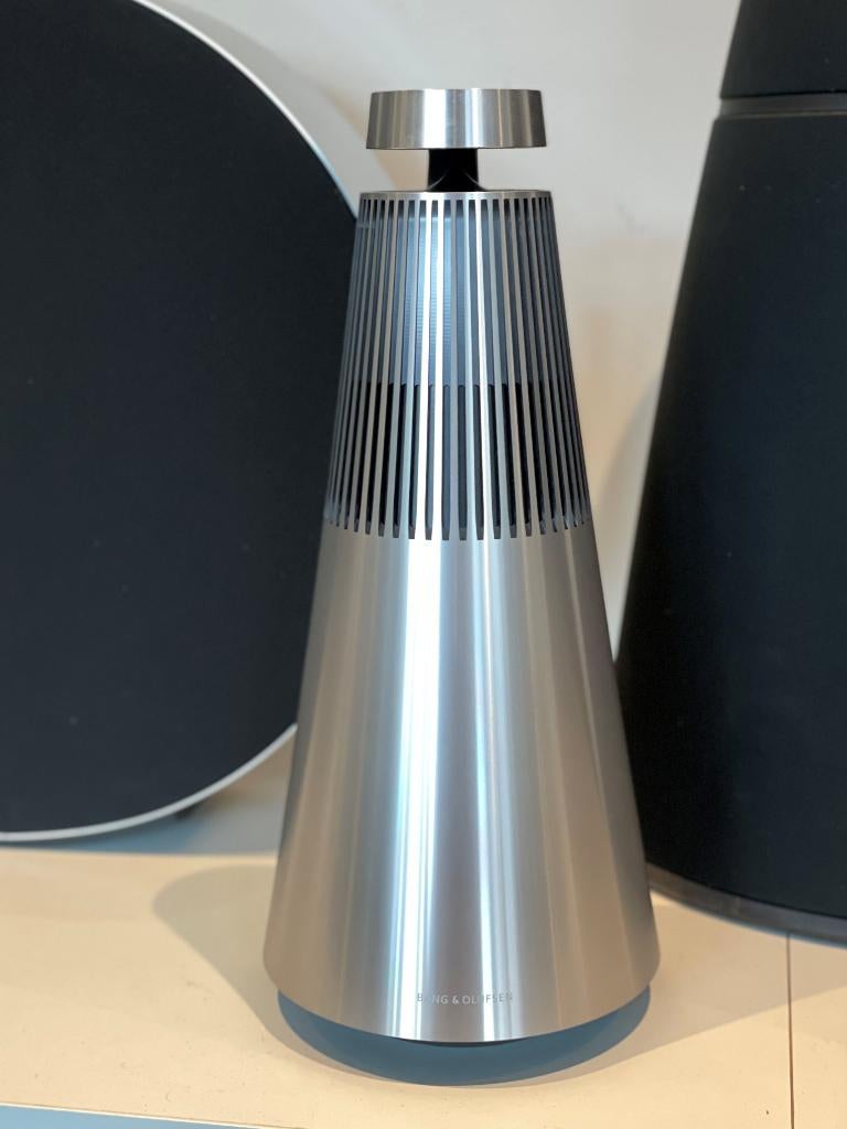 Beosound 2 MK3 | Alu | B&O Bang en Olufsen, Info@bang-olufsen.dk, Zo goed als nieuw, 120 watt of meer, Bang & Olufsen Alle 1 / DK-7600 Struer / Denmark