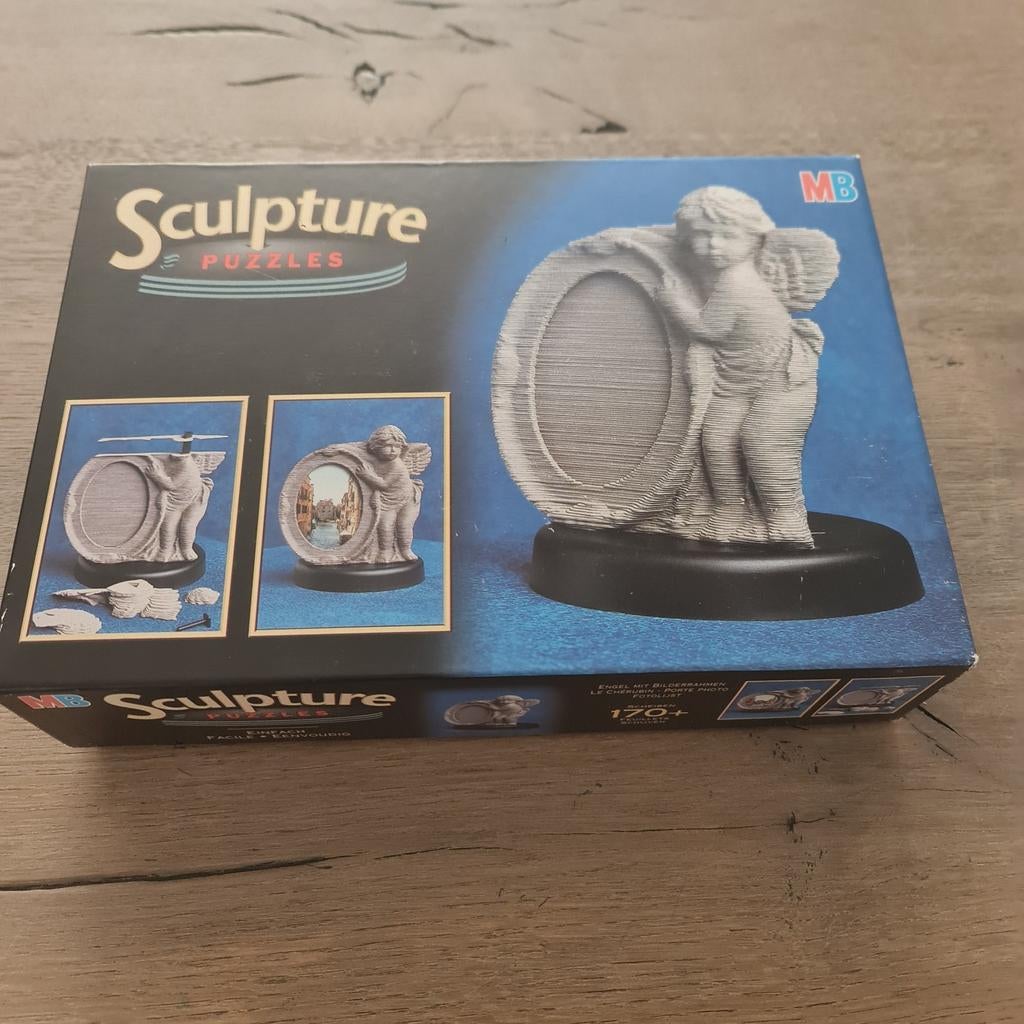 MB Sculpture Puzzles: Engel met fotolijstje (170+ stukjes), Hobby en Vrije tijd, Ophalen of Verzenden, Minder dan 500 stukjes