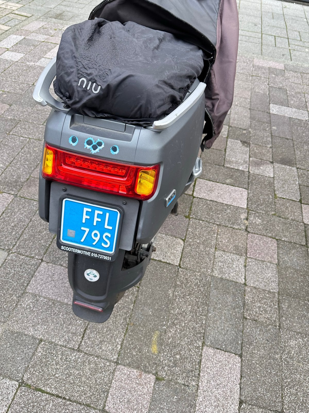 Niu elektrische scooter - Zo goed als nieuw, Fietsen en Brommers, Snorfietsen en Snorscooters, Ophalen, Zo goed als nieuw, Elektrisch