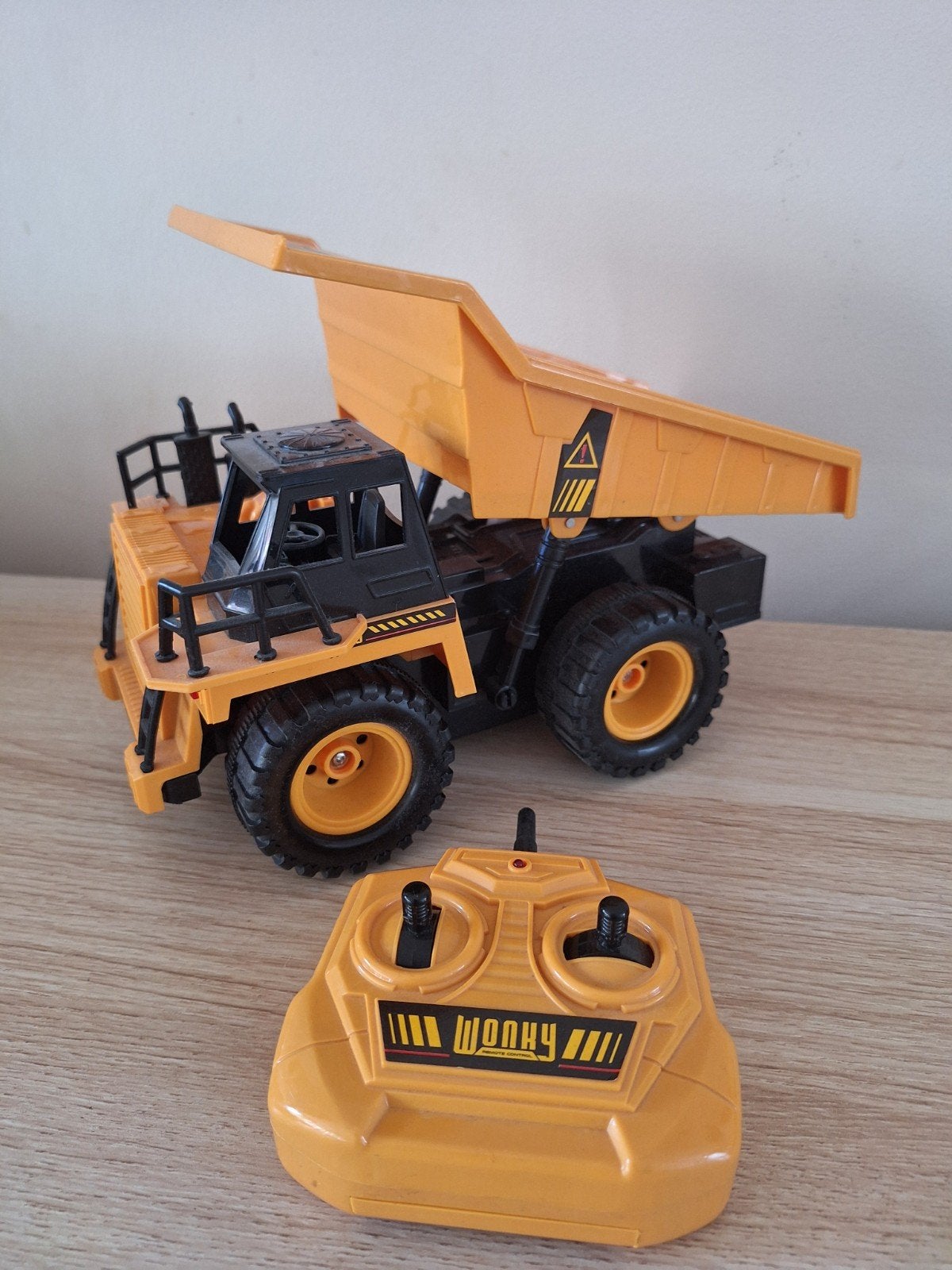 bestuurbare Wonky kiepwagen, Ophalen of Verzenden, Zo goed als nieuw, Afstandsbediening