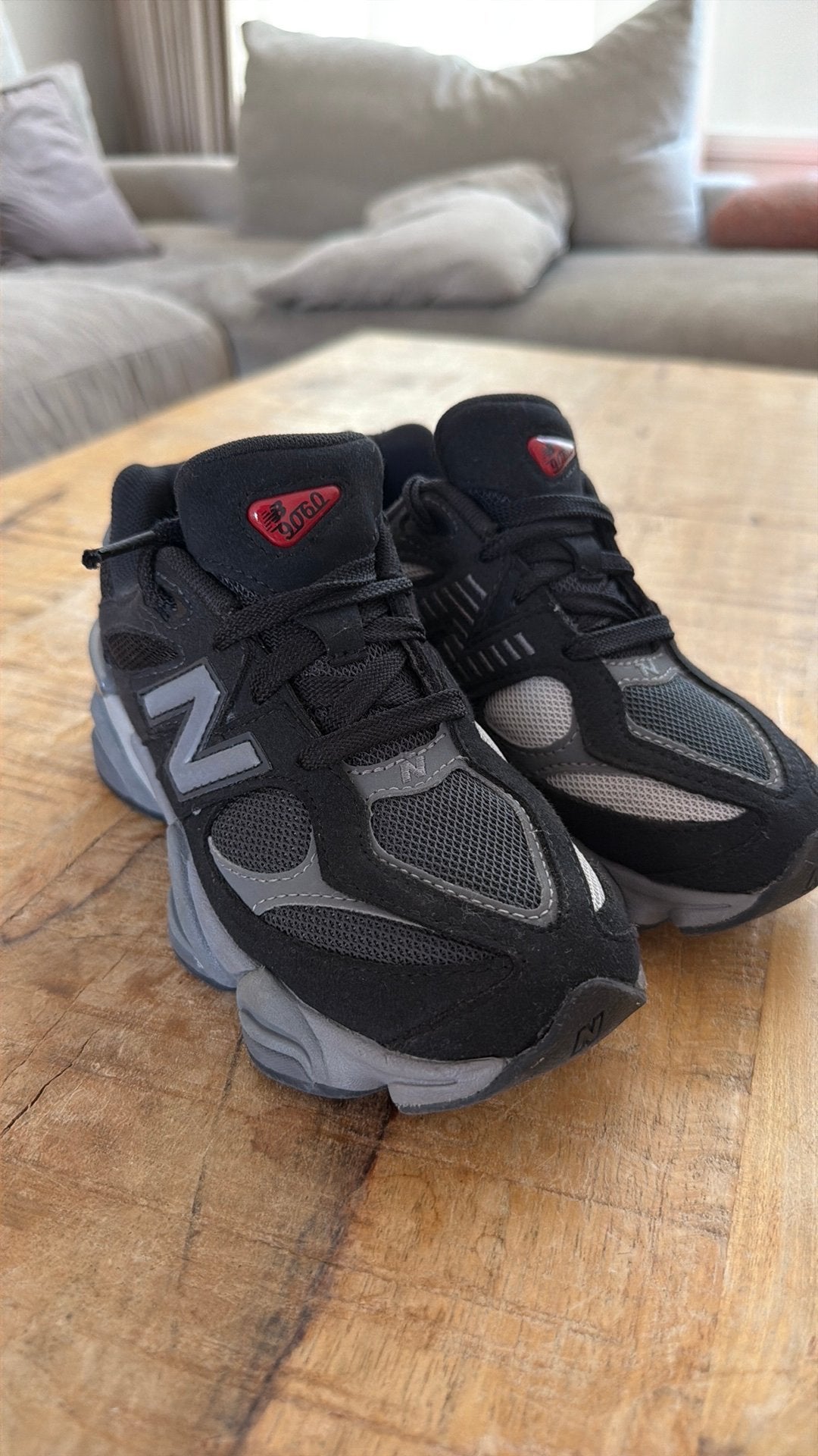 New Balance 9060 maat 32.5 - nieuw, Ophalen, Zo goed als nieuw, Jongen of Meisje, Schoenen