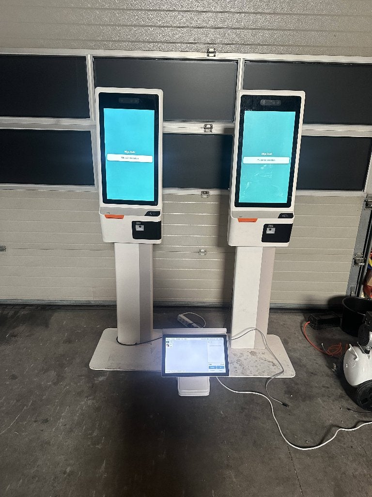 Complete bestelzuil-set: 2x kiosk + kassa, eigen software, Ophalen