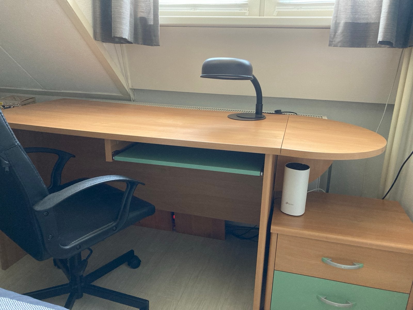 Houten Bureau met Lades en Uitschuifbaar Toetsenbordblad, Ophalen, Gebruikt, Bruin, Computerbureau