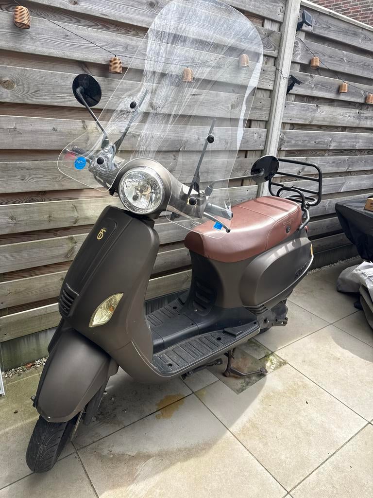 Bruine BTC Riva scooter - start niet, Fietsen en Brommers, Ophalen, Gebruikt, Benzine, Overige merken