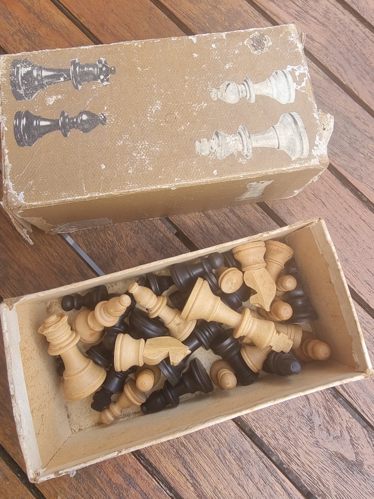 Vintage houten schaakstukken in originele doos, Een of twee spelers, Ophalen, Gebruikt, Reisspel