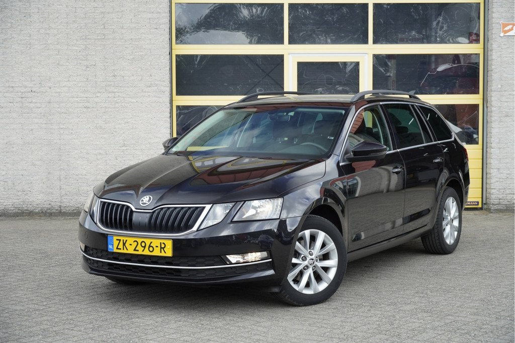 Skoda Octavia Combi 1.0 TSI Automaat! Ambition Business BJ20, Auto's, Skoda, Automatische klimaatregeling, Gebruikt, Zwart, Origineel Nederlands