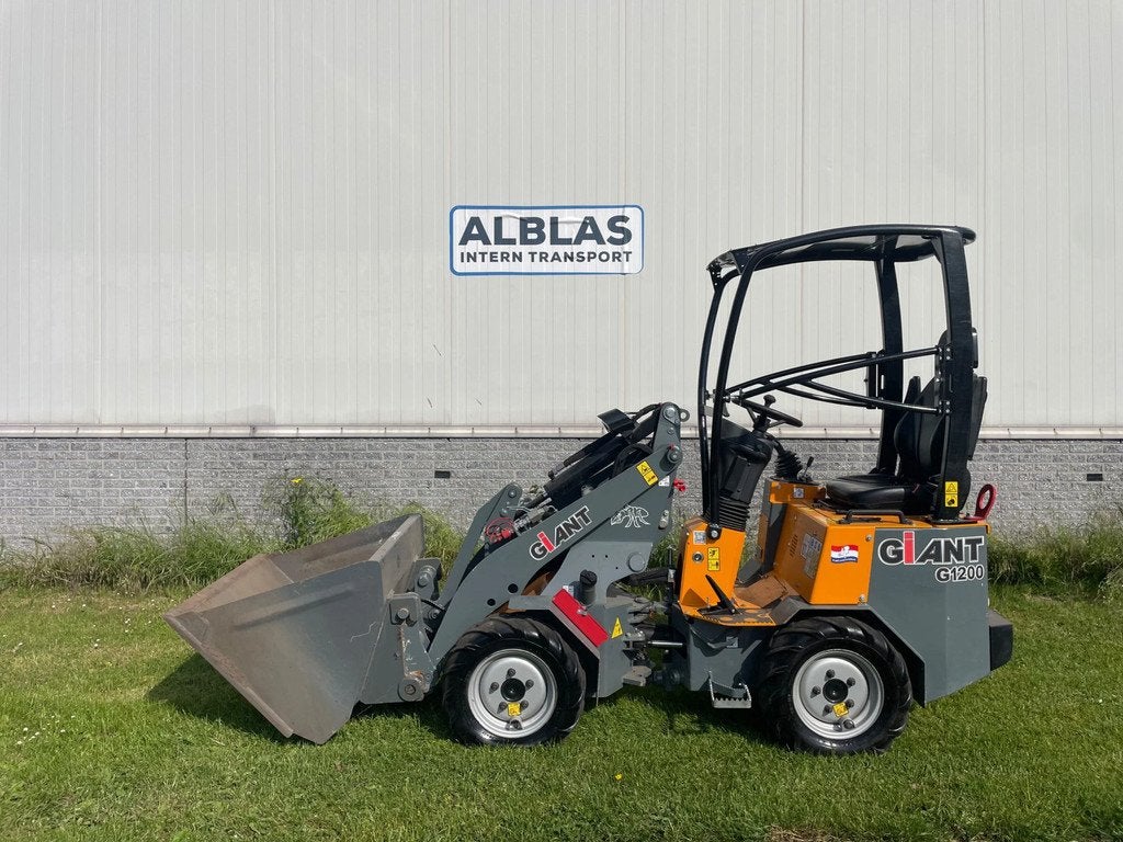 Giant G1200 kniklader shovel slechts 110 uur! (bj 2025), Giant, Info@tobroco.nl, AX, Wiellader of Shovel