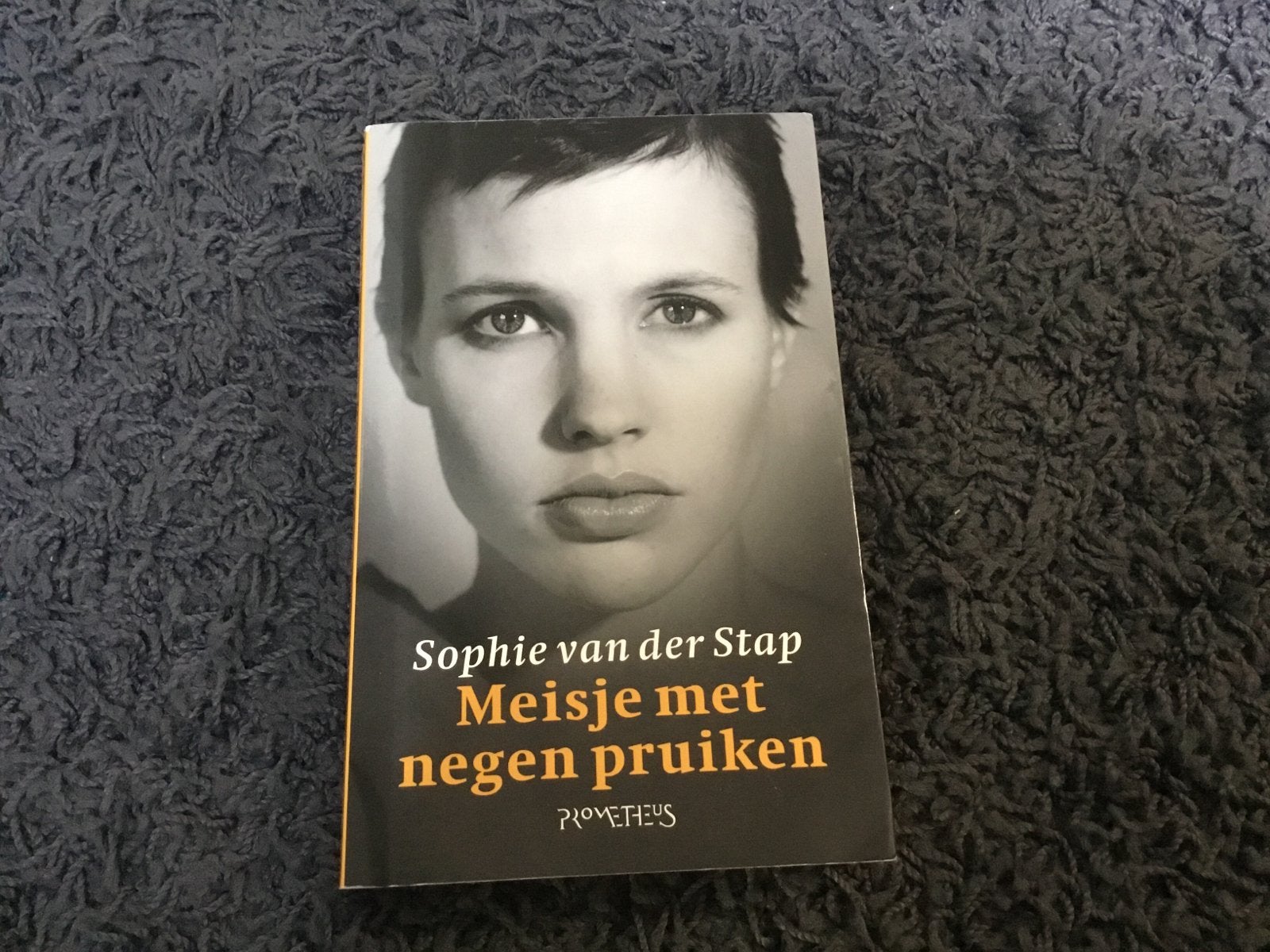 Meisje met negen pruiken - Sophie van der Stap, Ophalen of Verzenden, Gelezen
