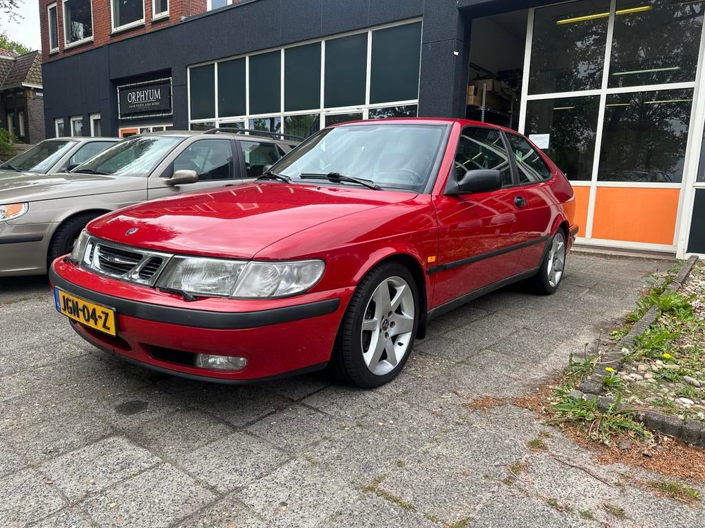 Saab 1999 2.0T coupé, Imola rood!, Voorwielaandrijving, Zwart, 4 cilinders, 1290 kg