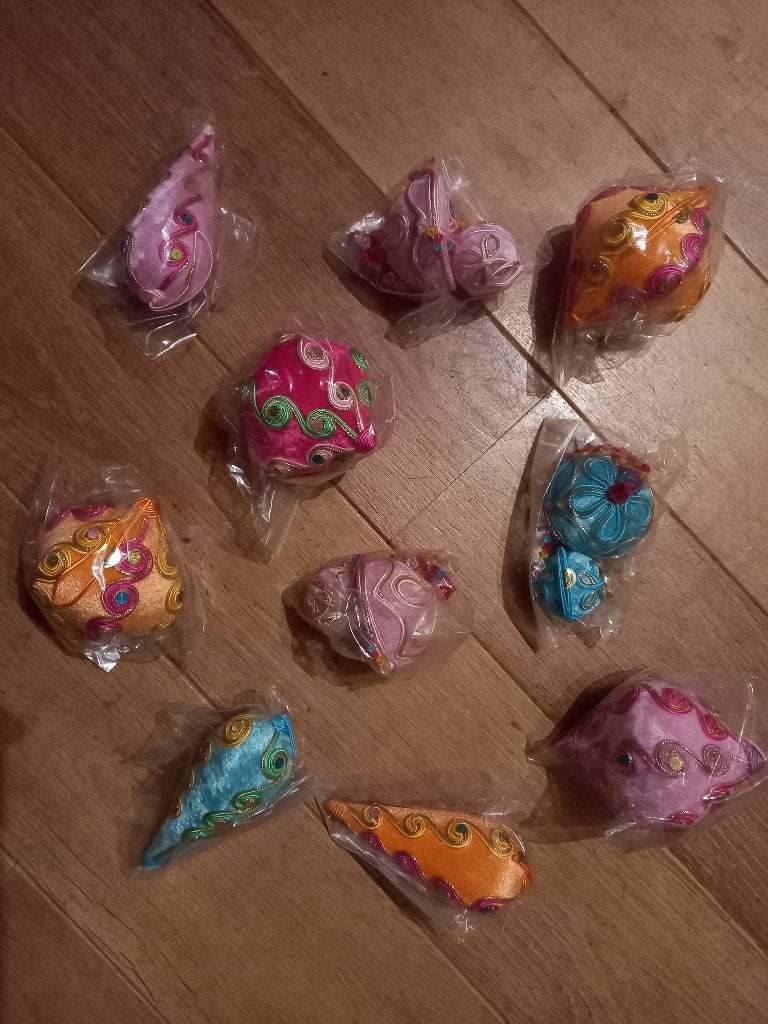 Kleurrijke kerstballen, Ophalen, Nieuw