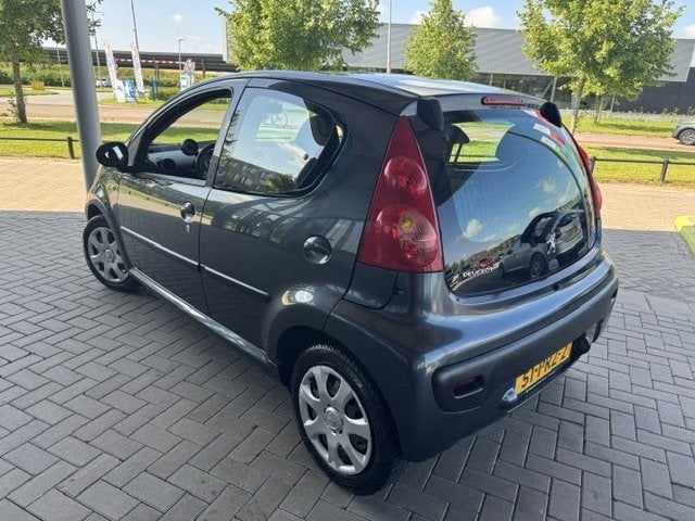 Peugeot 107 1.0-12V SUBLIME 5-DRS. + AIRCO (bj 2010), Auto's, Stof, Gebruikt, Metallic lak, 4 stoelen