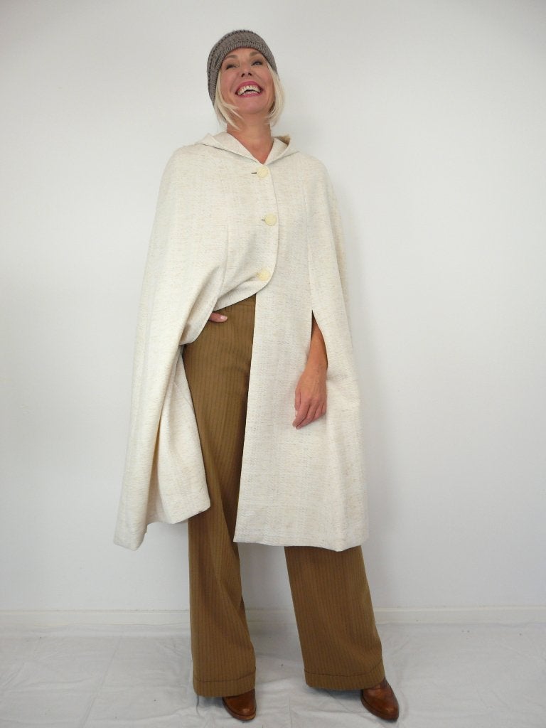 *Abfab Vintage Beige Cape met Gele Voering M*, Ophalen of Verzenden, Zo goed als nieuw, Maat 38/40 (M), Beige
