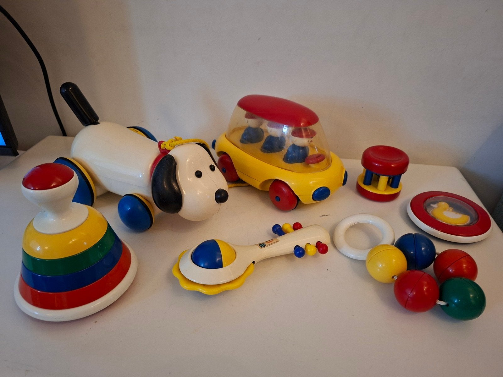 Vintage Ambi Toys speelgoed set: hond, auto, rammelaars, Ophalen of Verzenden, Gebruikt, Auto, Met wieltjes