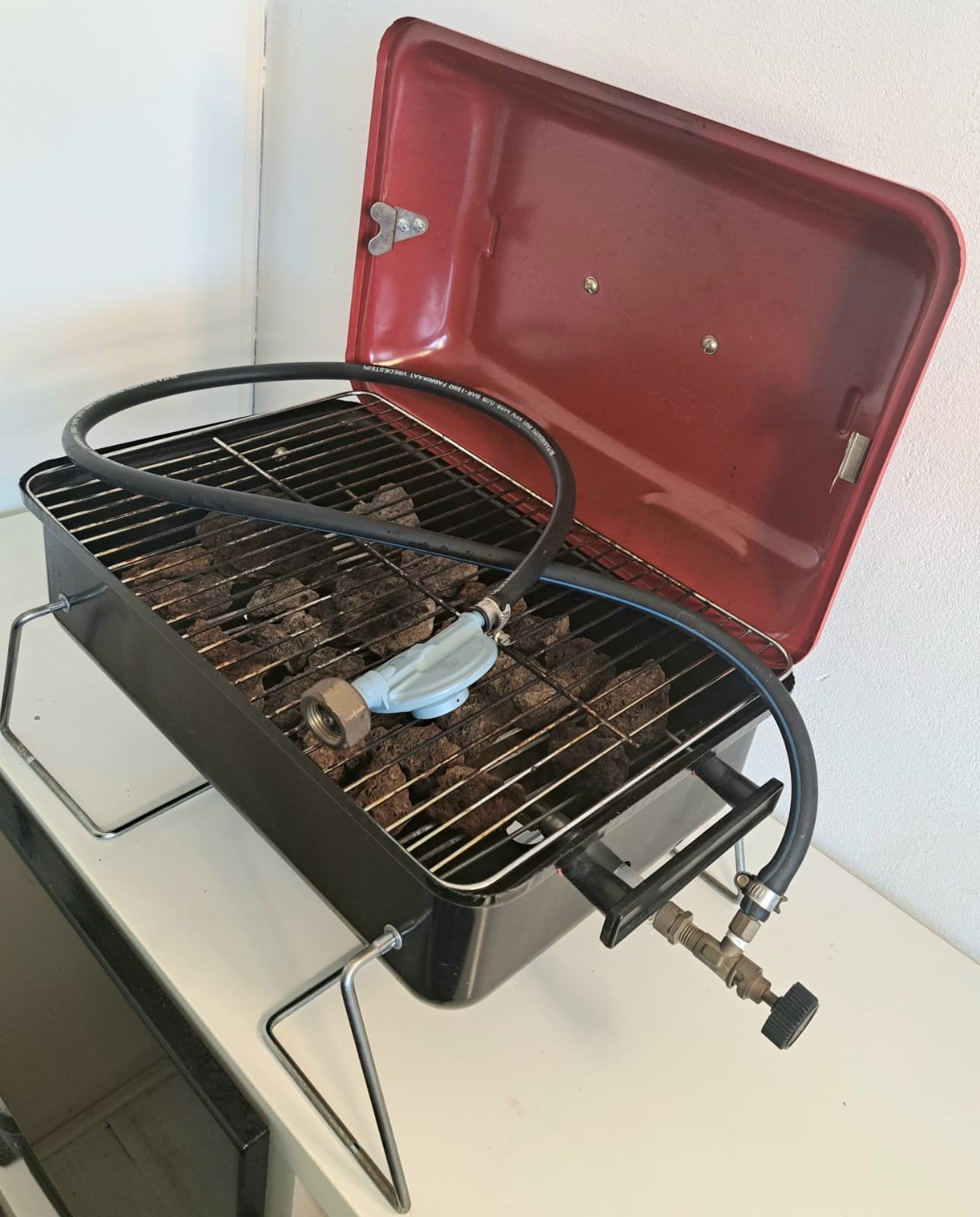 Draagbare Gasbarbecue - 26 x 40 cm met deksel inclusief Gass, Ophalen of Verzenden, Gebruikt